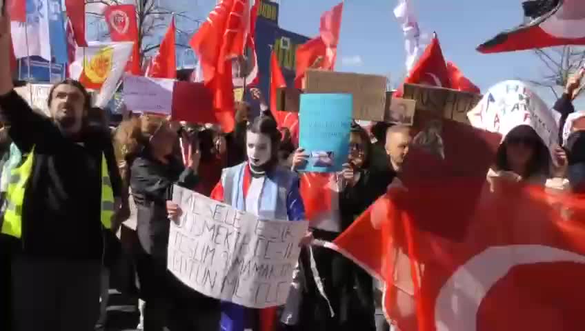 Düsseldorf’ta "İmamoğlu’na özgürlük" mitingi