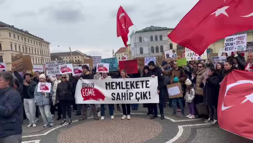 Münih'te, Türkiye'de tutuklanan öğrencilere destek eylemi