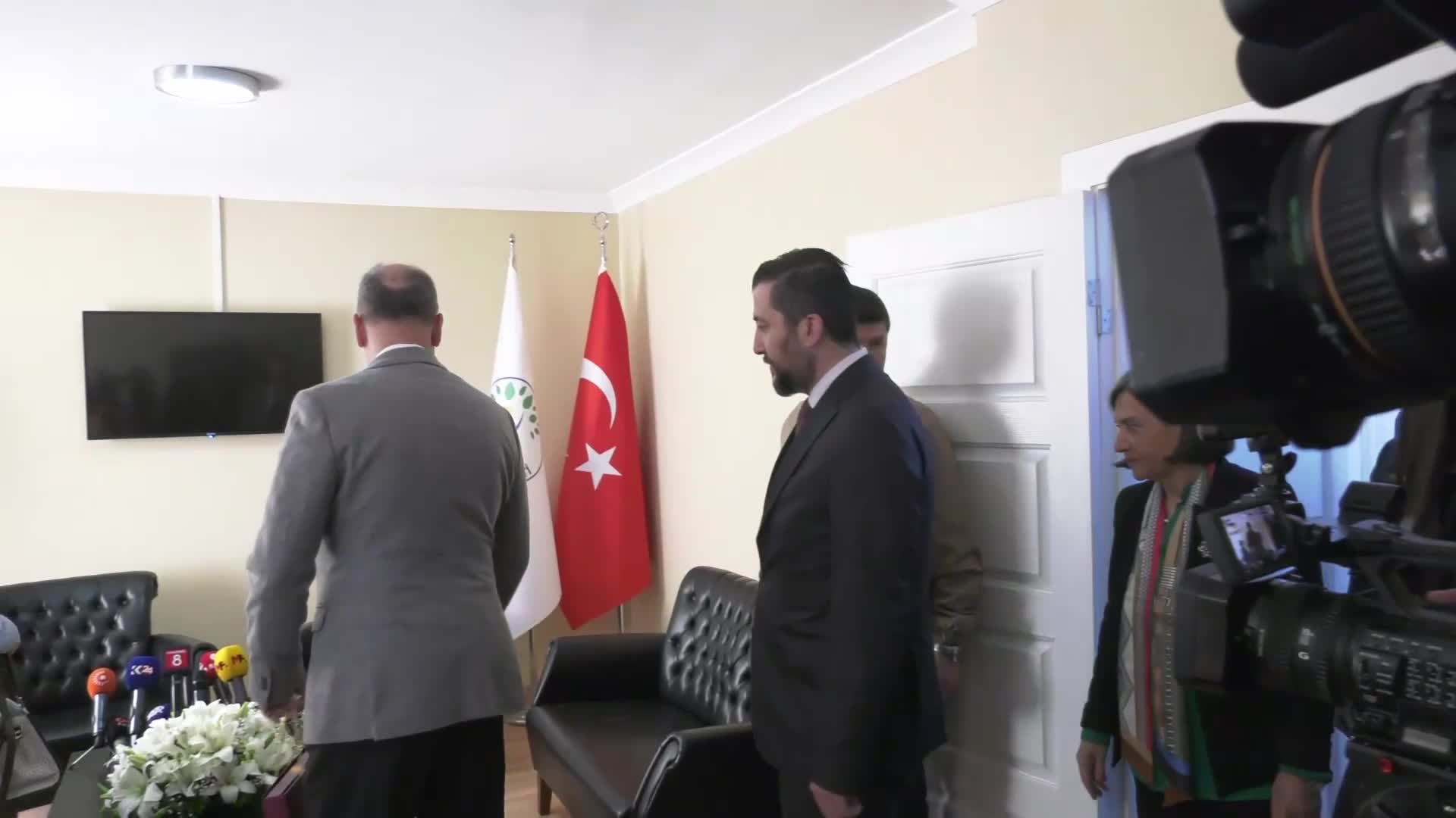 Siyasi partiler arası bayramlaşma… Gelecek Partisi Heyeti, DEM Parti Heyeti’yle bayramlaştı