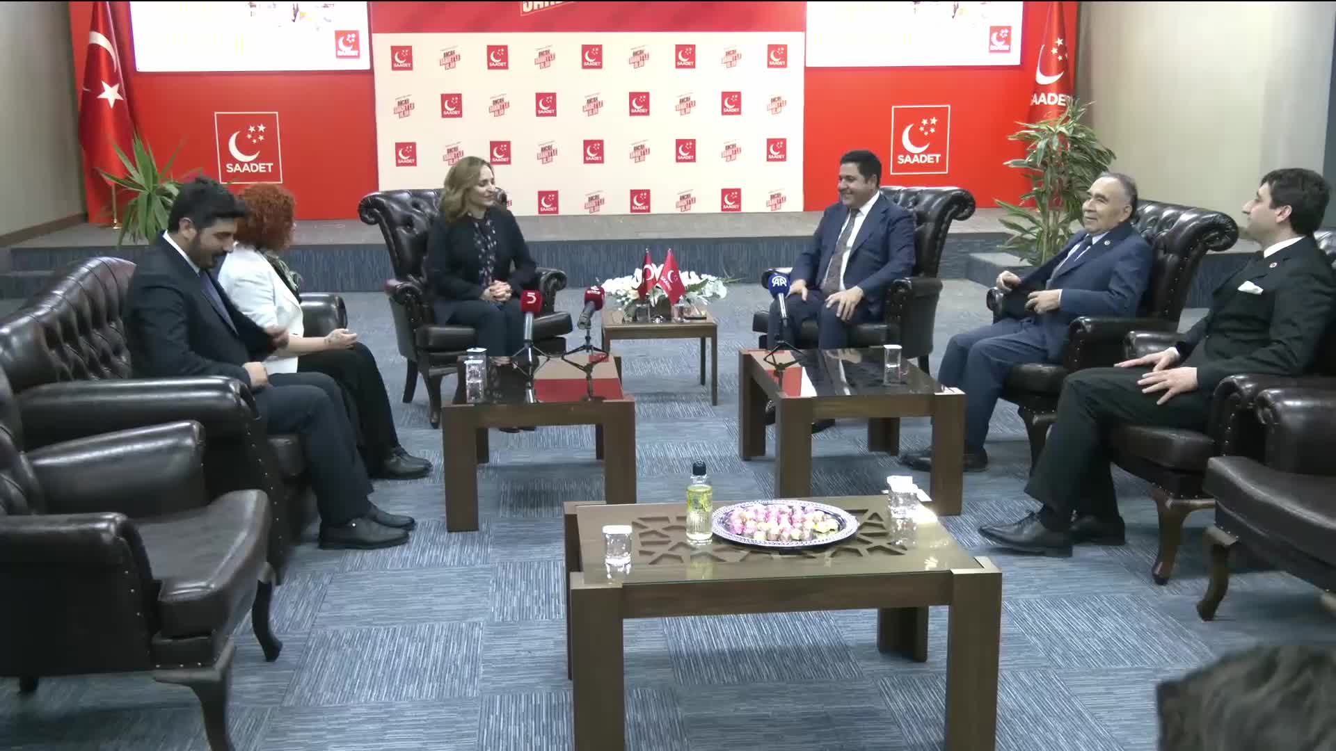 Siyasi partiler arası bayramlaşma... DEM Parti Sözcüsü Ayşegül Doğan: "En güzel bayram, kalıcı bir barışın geldiği bir bayram olur"