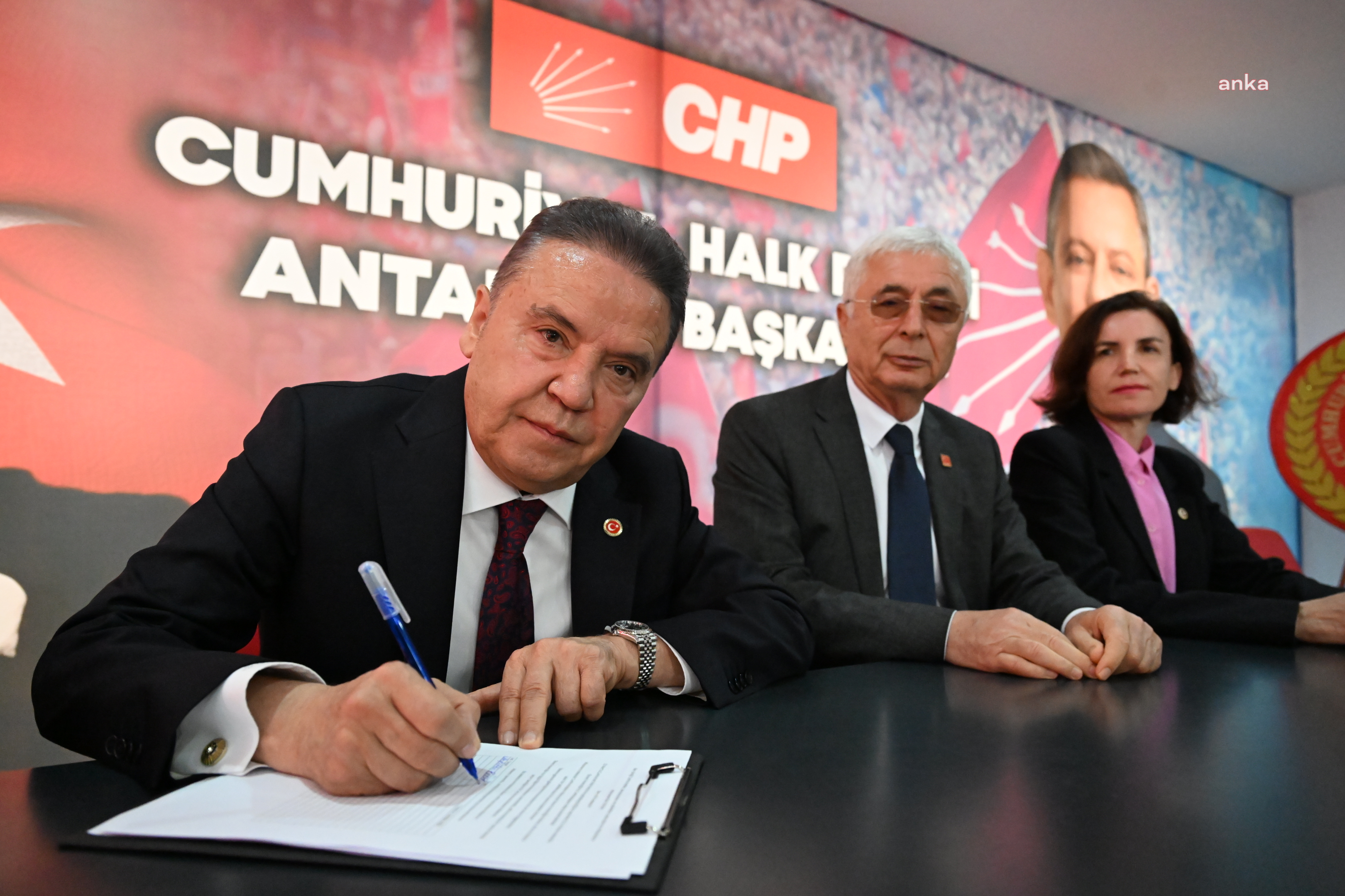 Antalya Büyükşehir Belediye Başkanı Böcek, İmamoğlu için imza kampanyasına destek verdi