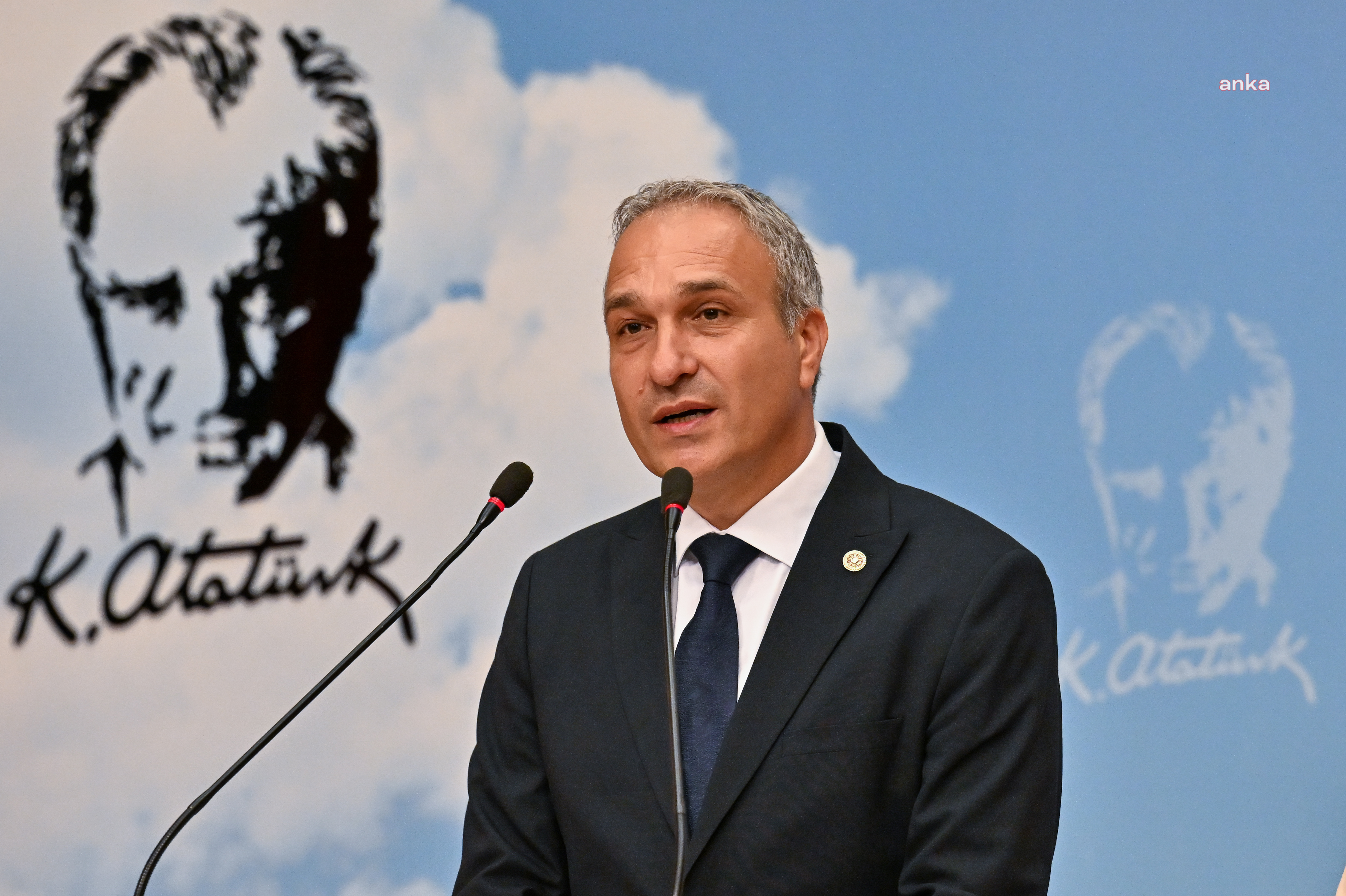 CHP'li Özçağdaş'tan, Atatürk'ün Gençliğe Hitabesi'ni okuyan gençlere verilen cezaya tepki