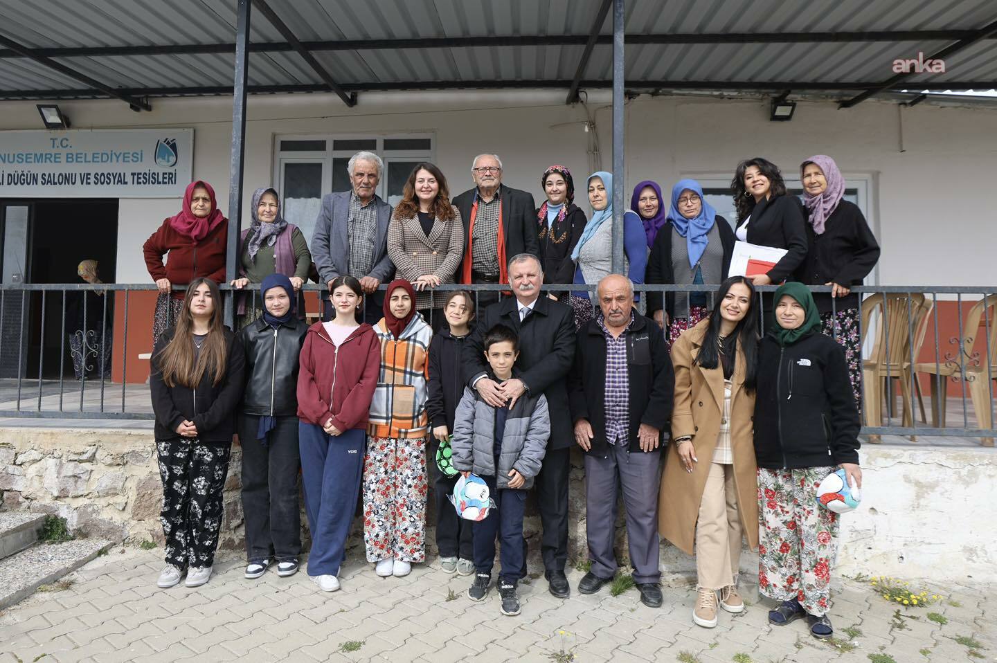 Yunusemre Belediye Başkanı Balaban, Yuntdağı’nda vatandaşlarla bayramlaştı