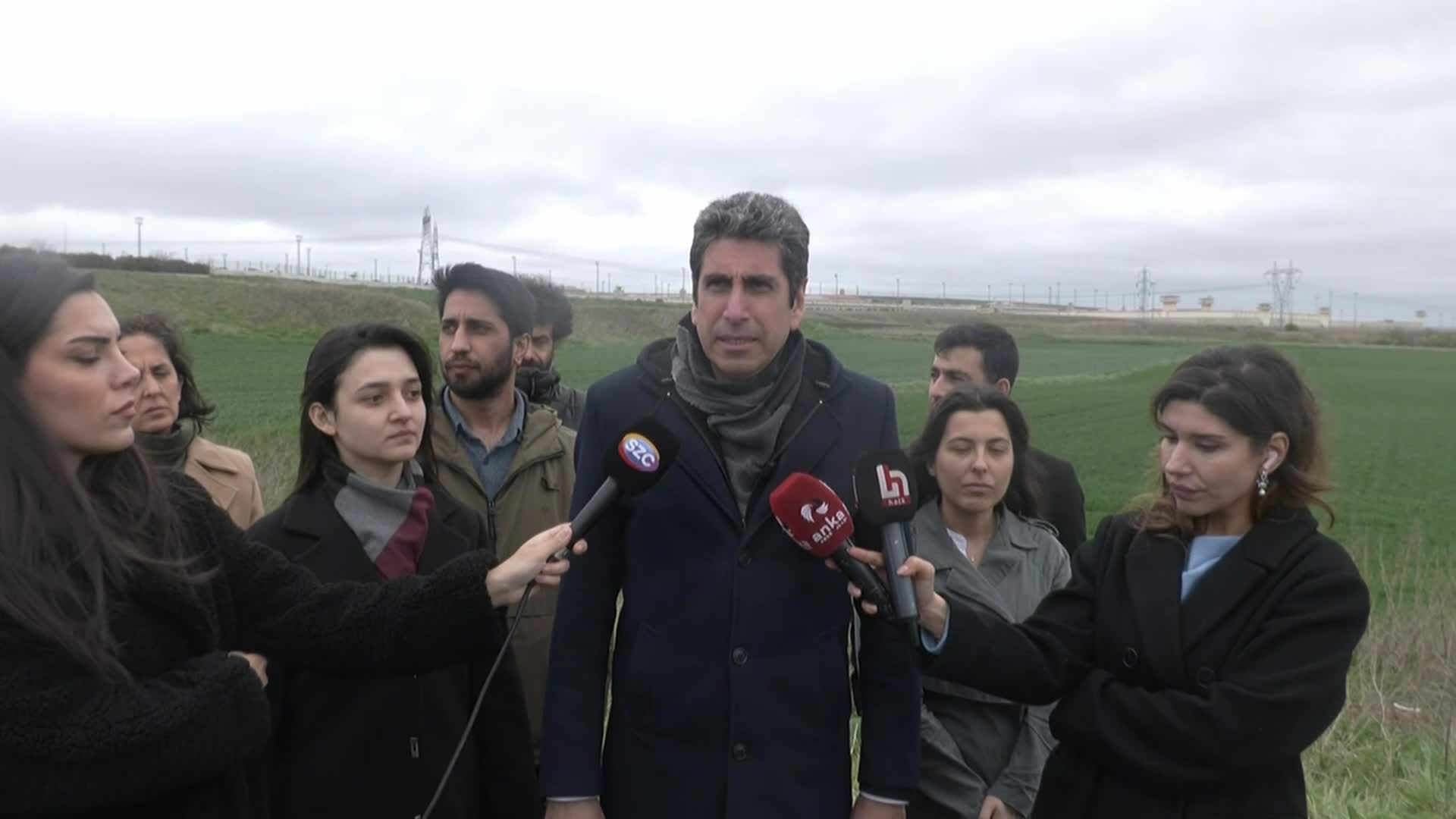 Emekçi Hareket Partisi Genel Başkanı Öztürk, İmamoğlu'na destek eylemlerinde tutuklanan gençleri Silivri'de ziyaret etti