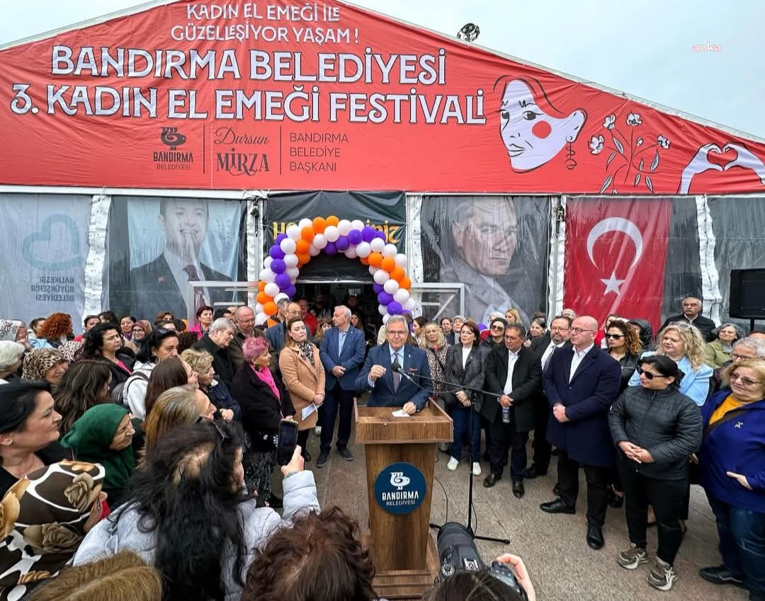 Bandırma Belediyesi 3. Kadın El Emeği Festivali ziyarete açıldı