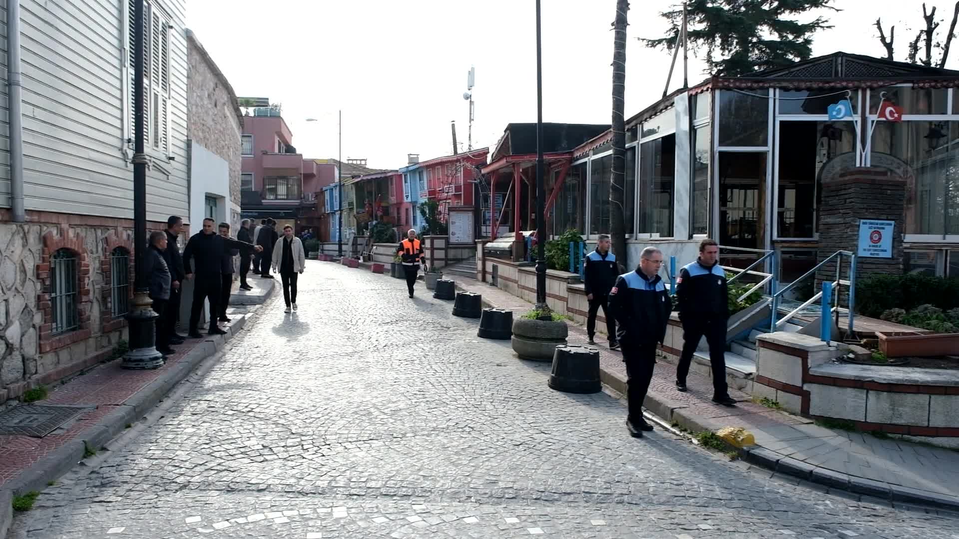 İBB, Sultanahmet'te ruhsatsız yapıyı yıktı