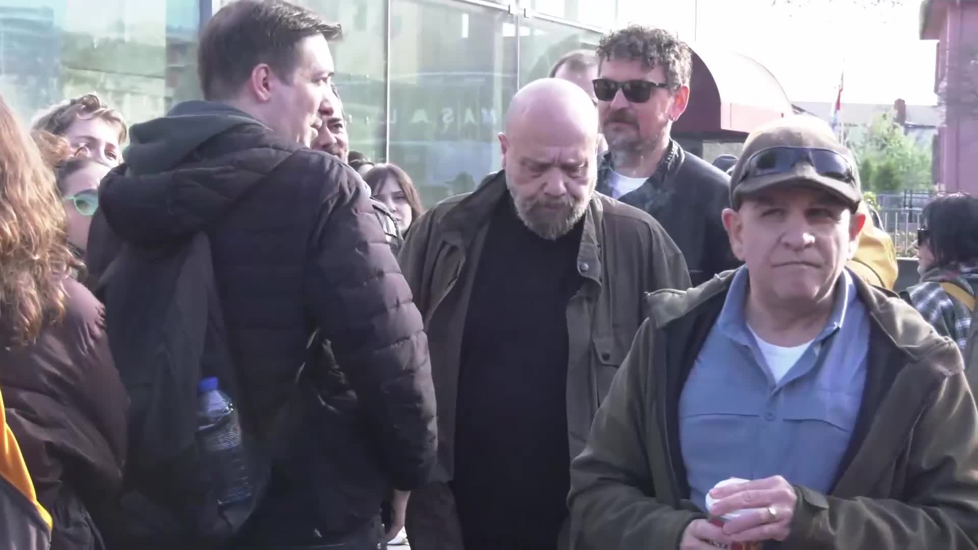 Cem Yiğit Üzümoğlu'na desteğe giden Onur Saylak: Cem'in ve içerideki bütün arkadaşların bir an önce serbest bırakılmasını bekliyoruz