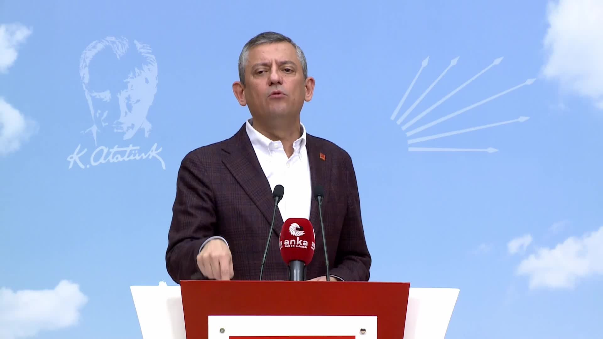 Özgür Özel: “Yalancı tanık yaratarak boş dosyayı doldurmaya çalışıyorsunuz. Asla ve asla başaramayacaksınız”