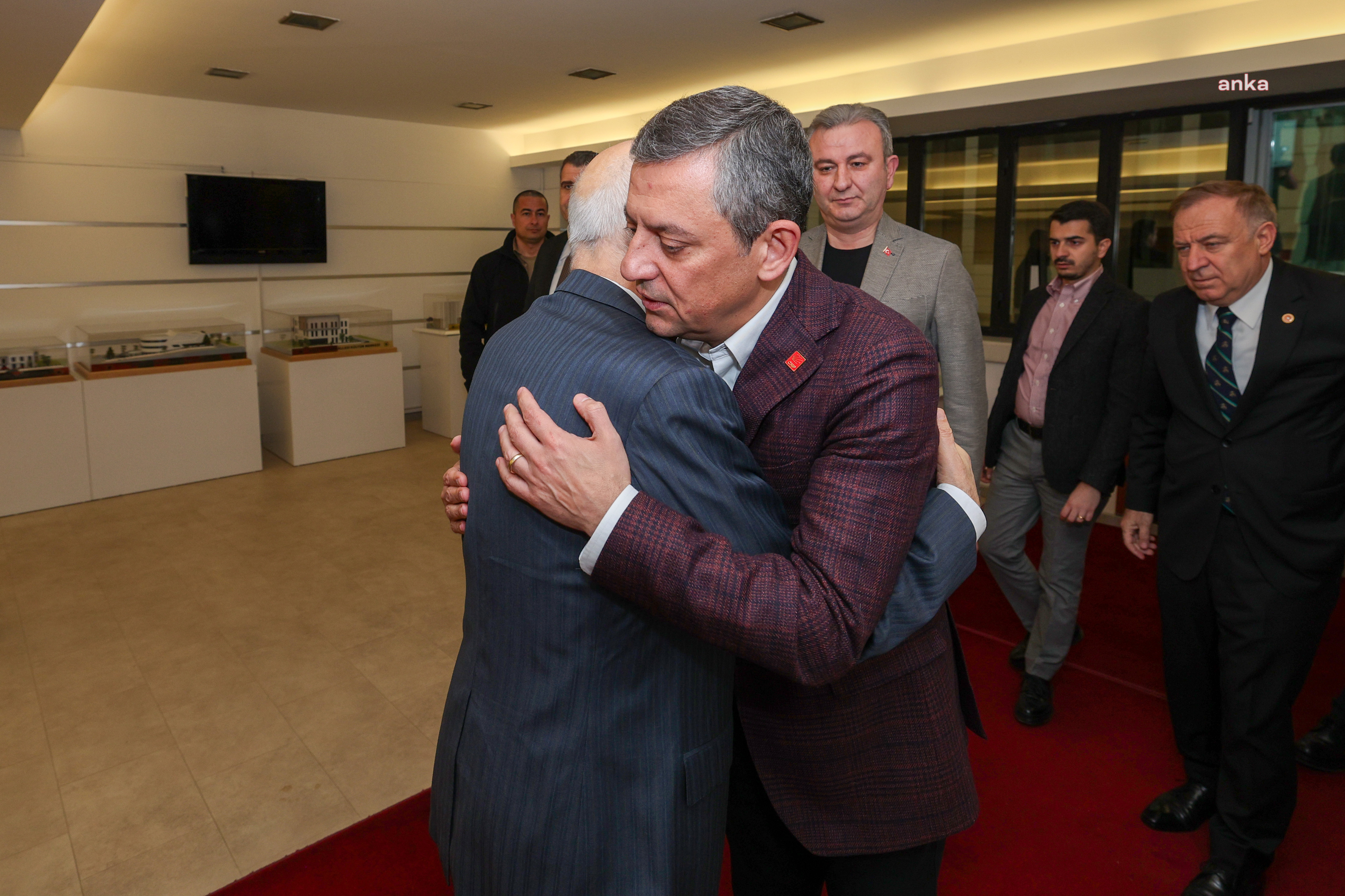 CHP Genel Başkanı Özgür Özel, Fethi Yaşar’a taziye ziyaretinde bulundu