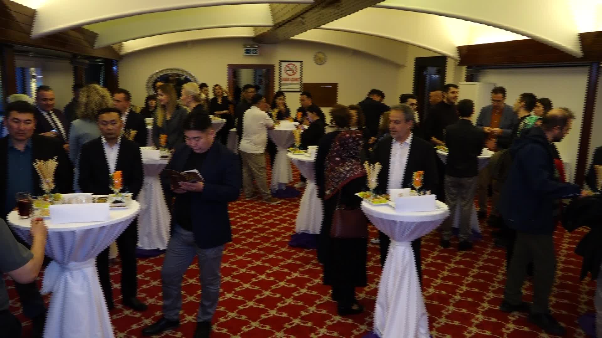 Osmangazi Belediye Başkanı Aydın, ‘Bursa’nın Fetih Günü Etkinleri’ne katkı verecek akademisyenlerle bir araya geldi