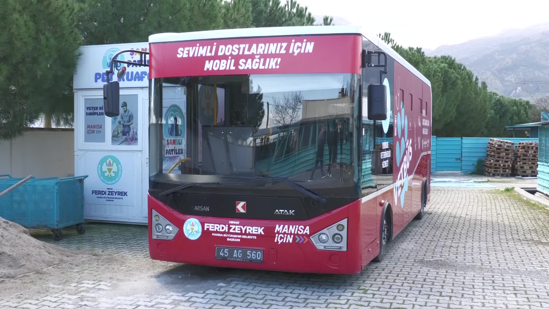 Manisa Büyükşehir Belediyesi’nin mobil veteriner kliniği “Vetbüs” hizmete başladı