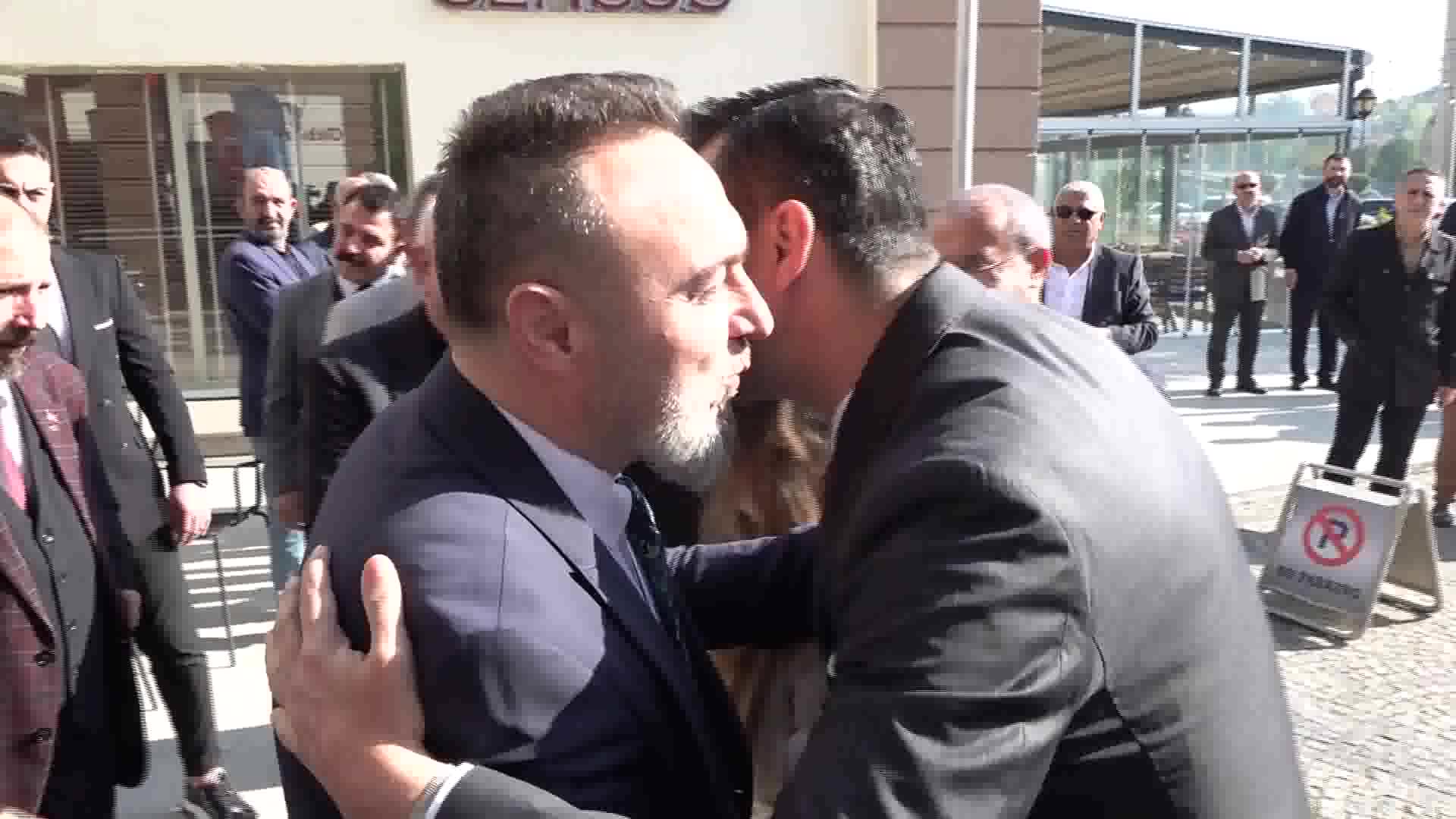 Manisa Büyükşehir Belediye Başkanı Zeyrek, Manisa Ağrılılar Derneği üyeleri ile bir araya geldi