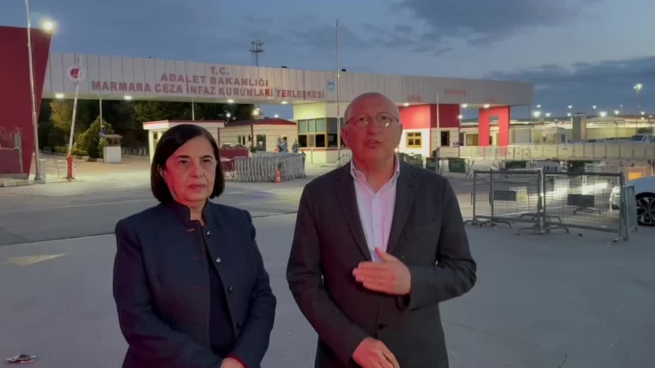 CHP Milletvekili Utku Çakırözer: ''Bu ülkenin evlatlarının okulunda, işinde olması lazım. Vizeleri başlayacak, sınavlarına çalışamıyorlar''