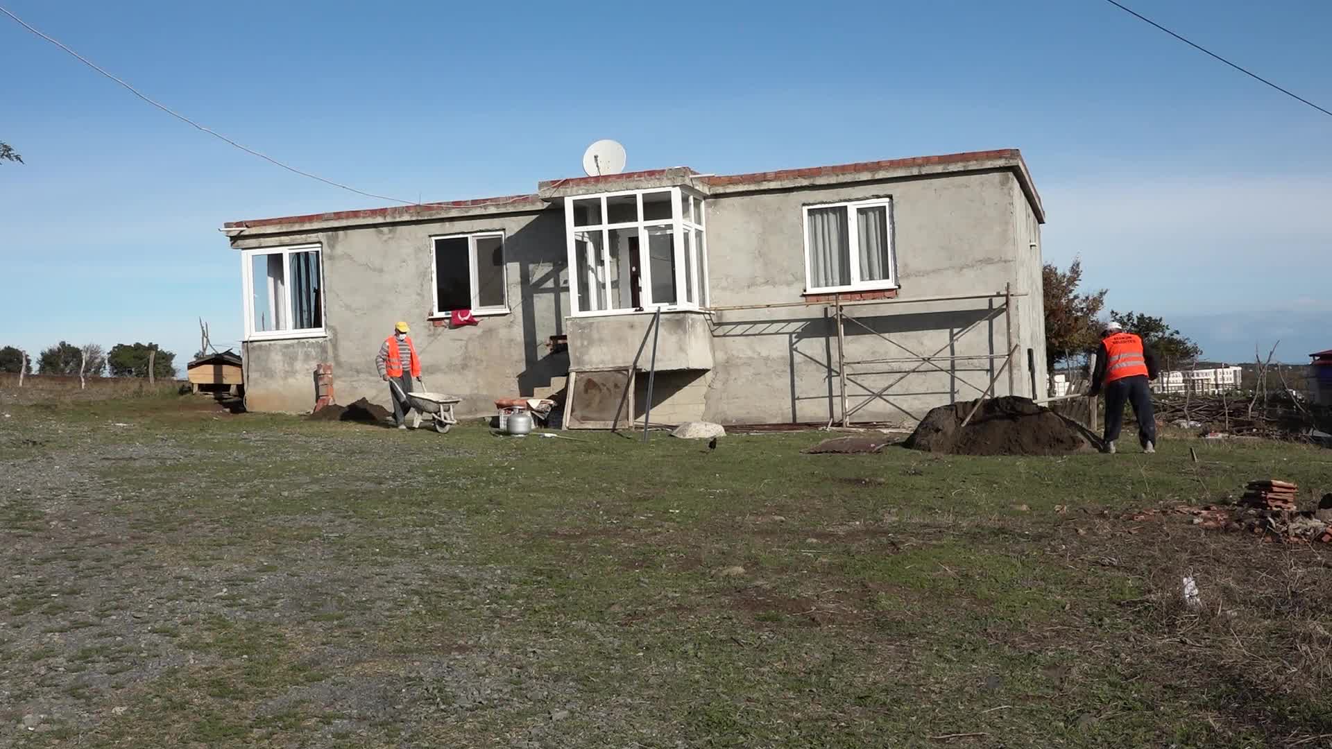 ATAKUM BELEDİYE BAŞKANI DEVECİ'DEN SOSYAL MEDYADA GÖRDÜĞÜ İHTİYAÇ SAHİBİ AİLEYE YARDIM ELİ