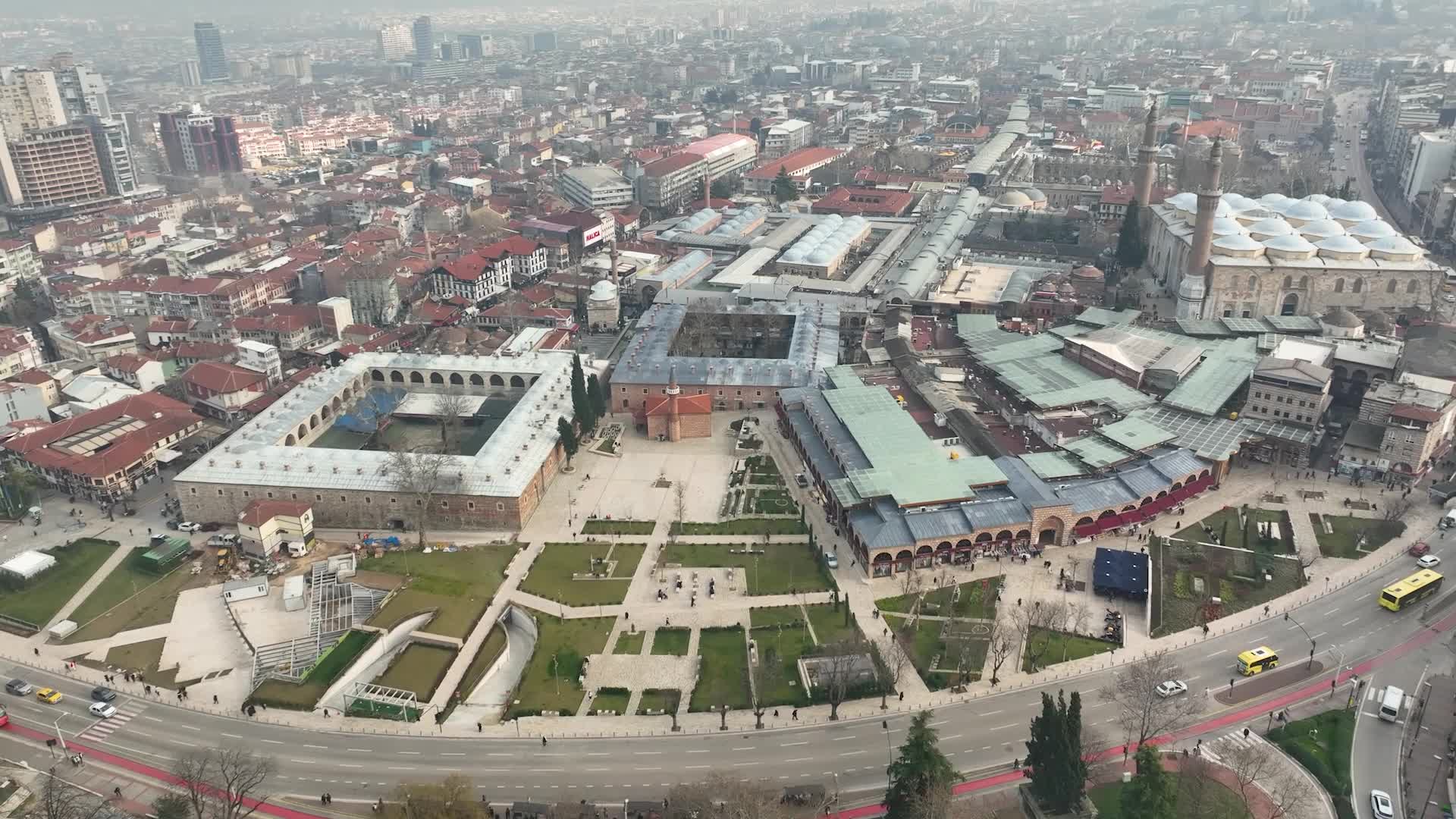 Bakan Kurum: "Bursa’mızın kalbi Tarihi Hanlar ve Çarşılar Bölgesi nefes aldı"