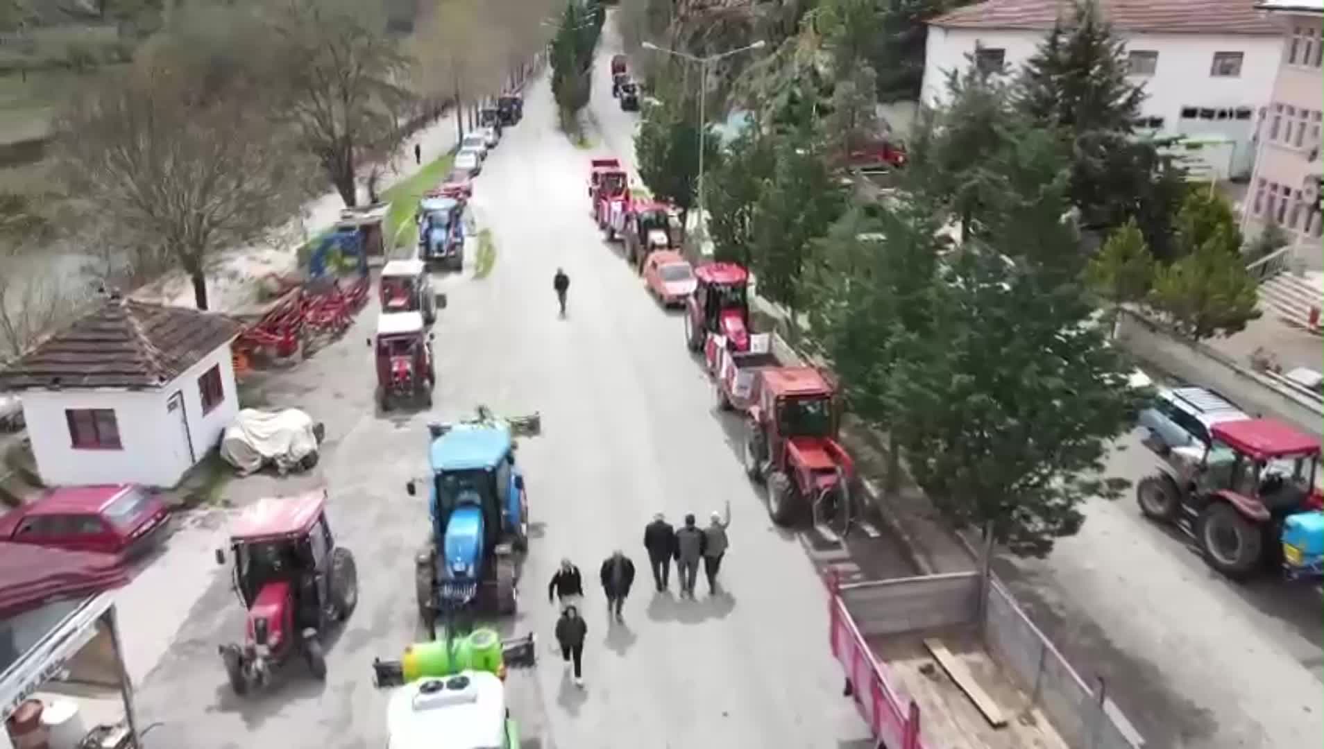 Yozgat’ta köylüler, Ekrem İmamoğlu için bir kez daha traktörleriyle alana indi