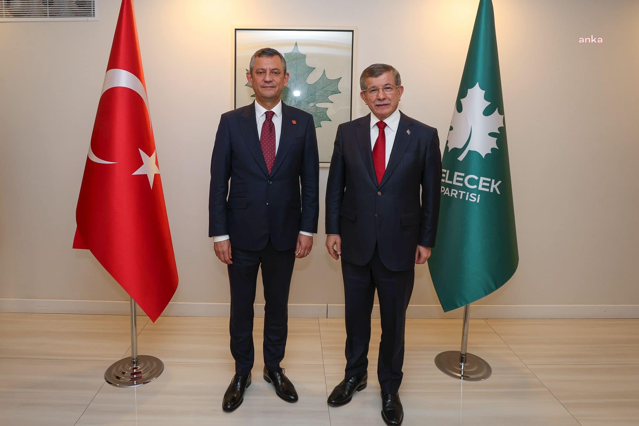 Ahmet Davutoğlu'ndan Özgür Özel'e tebrik mesajı