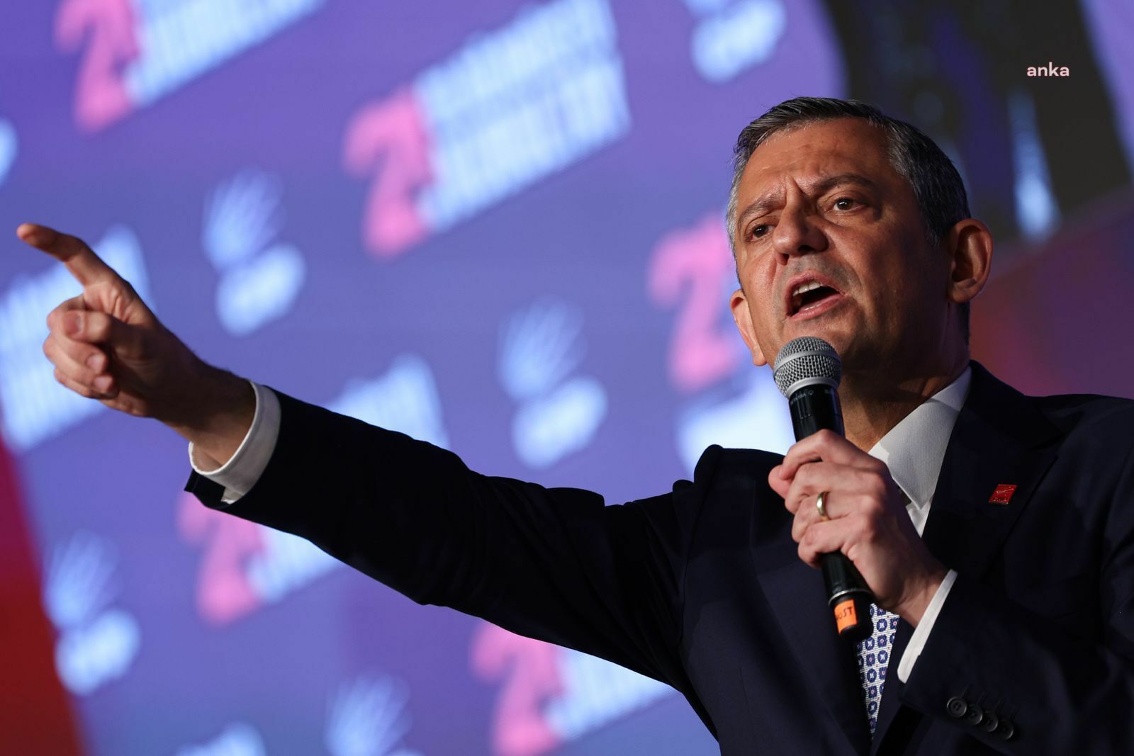Özgür Özel: Seçim sandığı milletin önüne gelene kadar durmayacağız