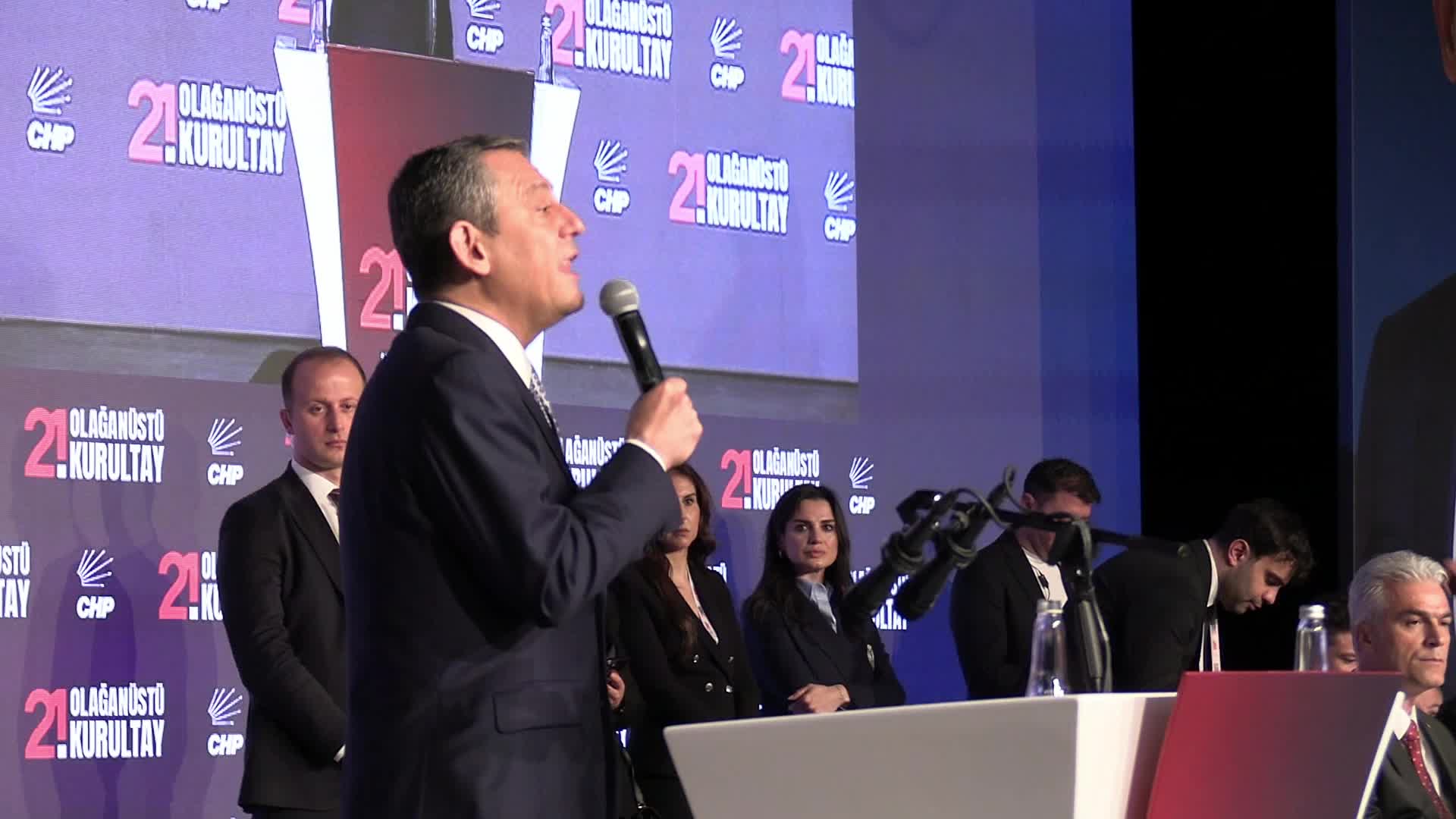 CHP'nin 21. Olağanüstü Kurultayı... Kurultay renkli anlara sahne oldu