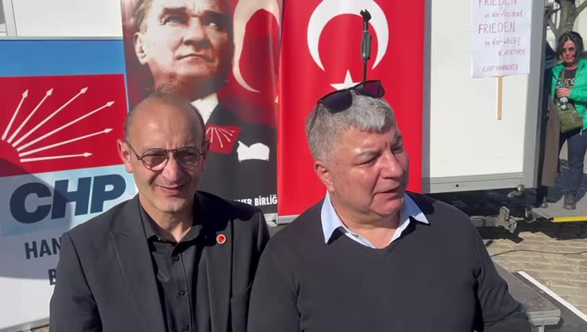Hannover’de binlerce kişi “Adalet, Hukuk ve Demokrasi” için yürüdü