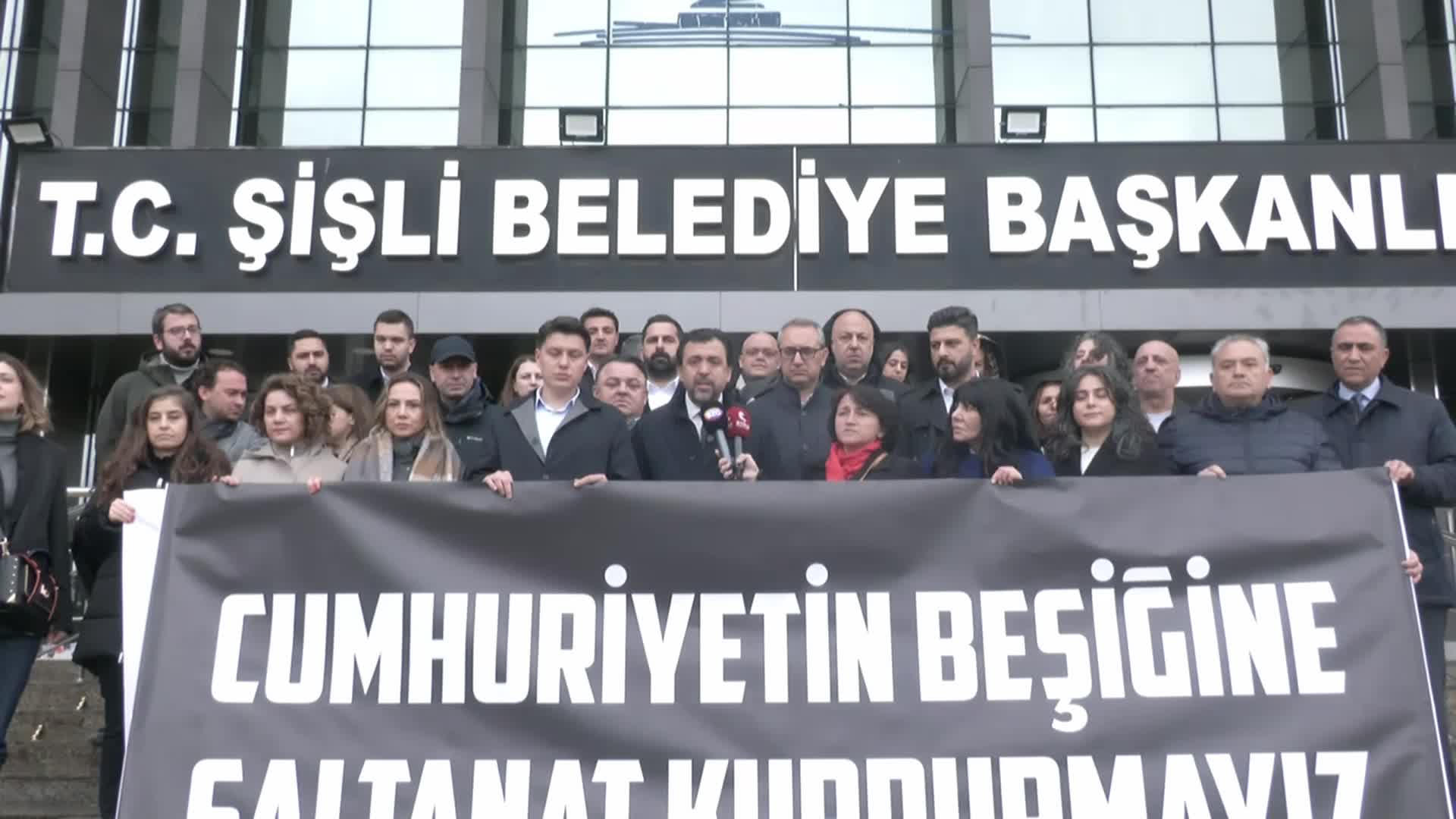 Şişli Belediye Meclisi’nin CHP’li üyeleri: “Şişli halkının iradesine doğrudan kelepçe vuruluyor"