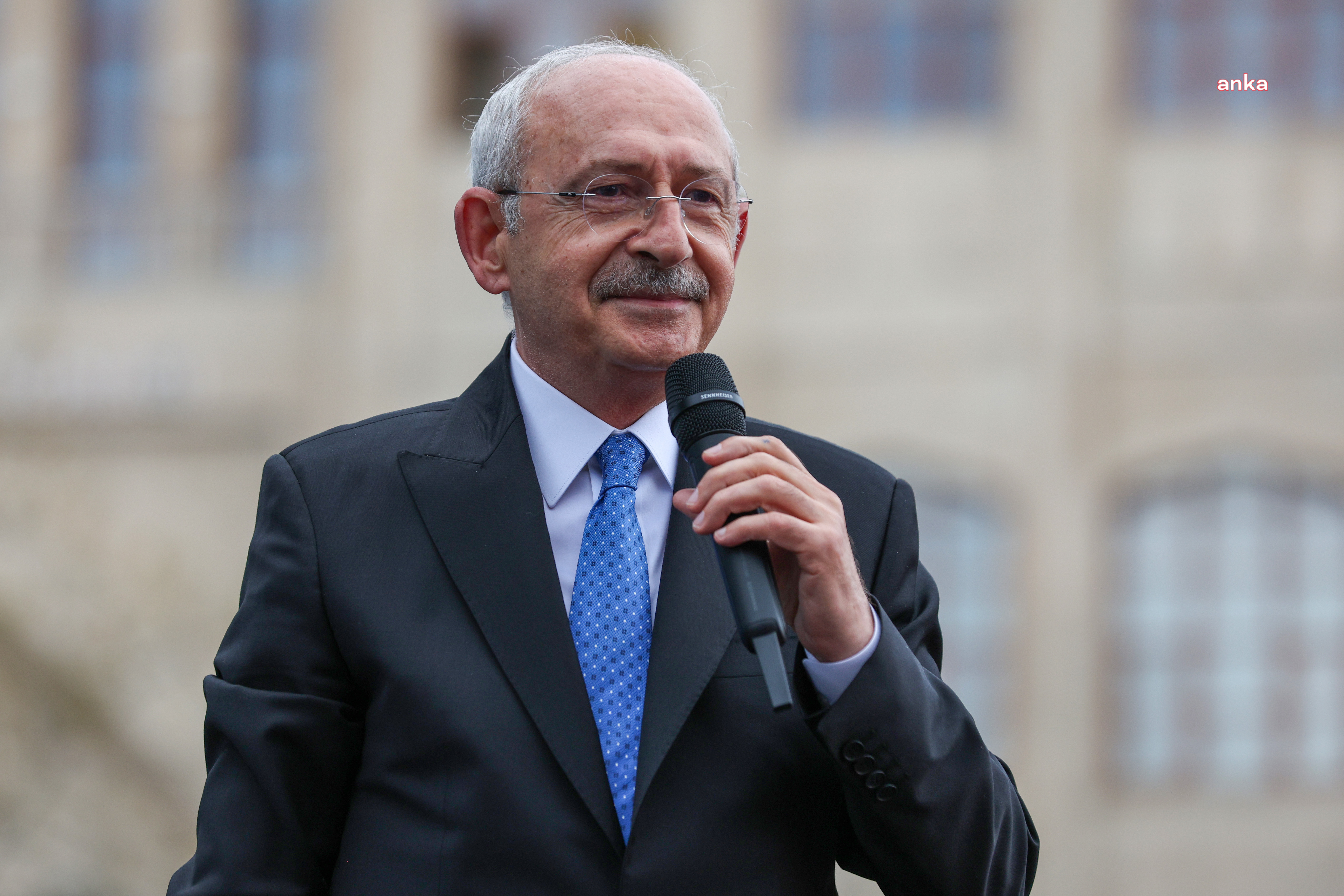 Kemal Kılıçdaroğlu, CHP Genel Başkanlığı'na yeniden seçilen Özgür Özel'i tebrik etti