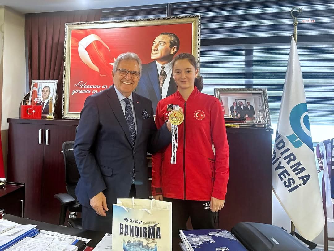 Bandırma Belediye Başkanı Mirza, ilçeli sporcu Zeynep Ay’ı ağırladı