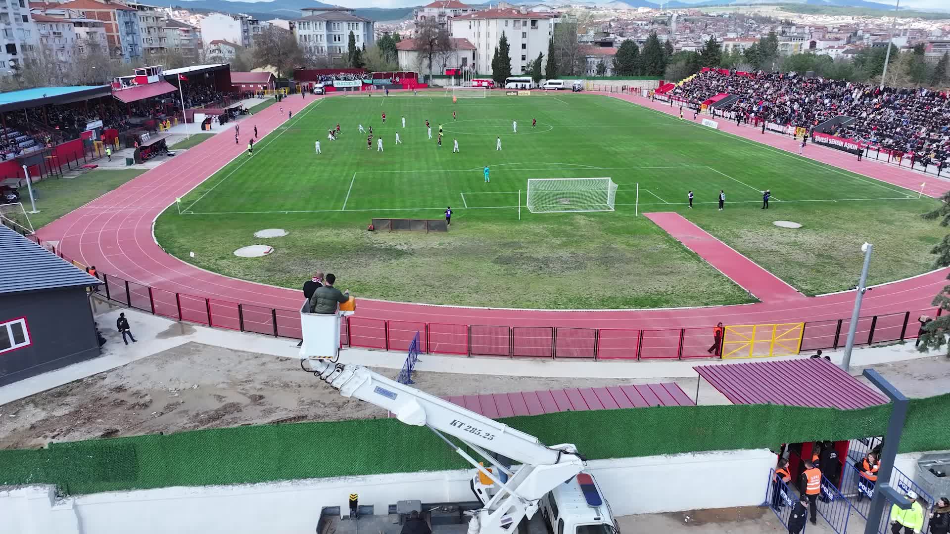 Cezalı Uşakspor Kulüp Başkanı Kurnaz, takımının maçını vince çıkarak izledi