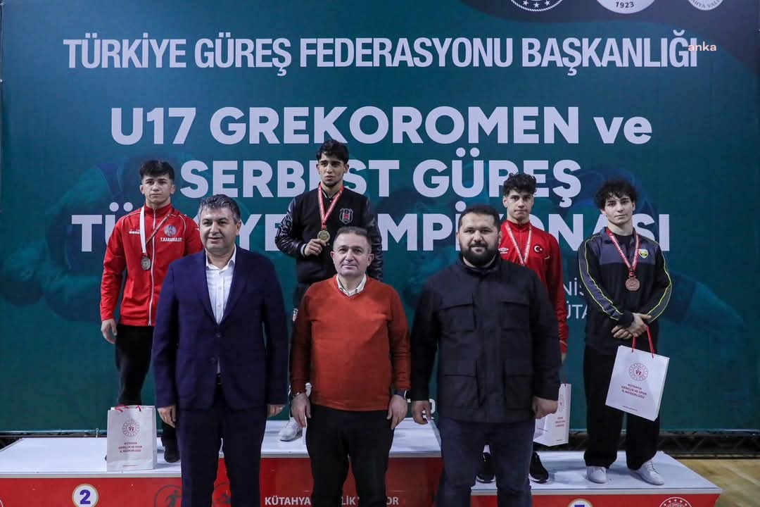 Yunusemre Belediyespor’un güreşçisi Kadir Kadiroğlu, Türkiye üçüncüsü oldu