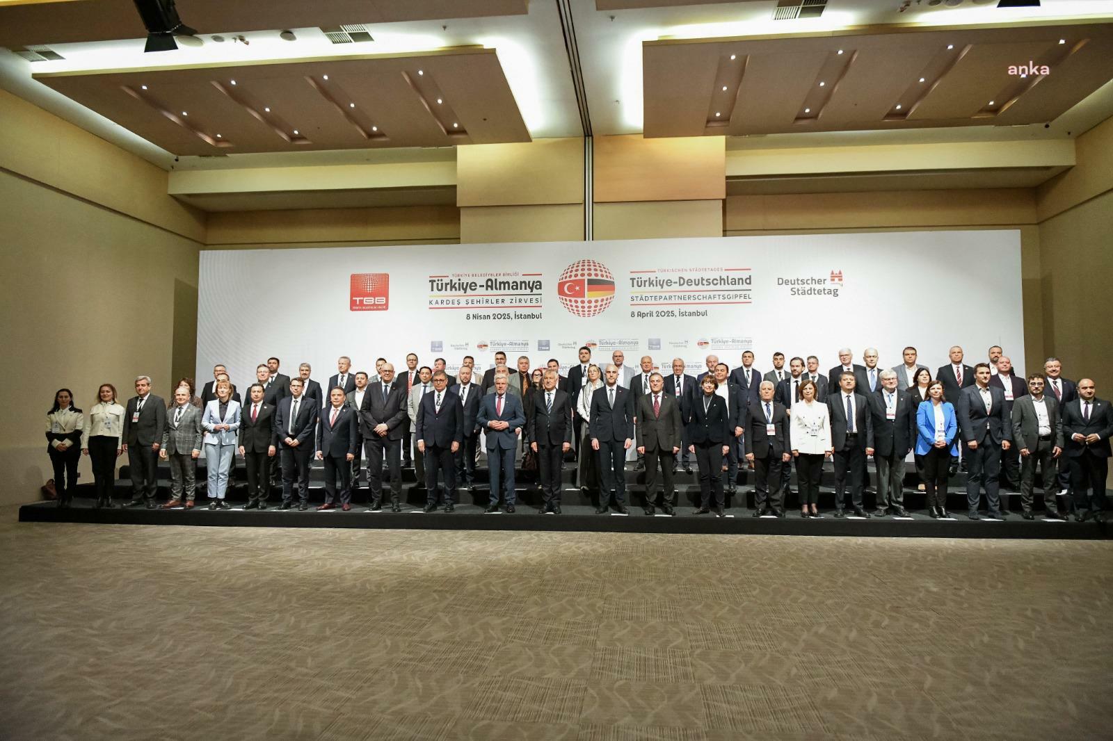 İzmir Büyükşehir Belediye Başkanı Tugay: Demokrasi tehdit altında