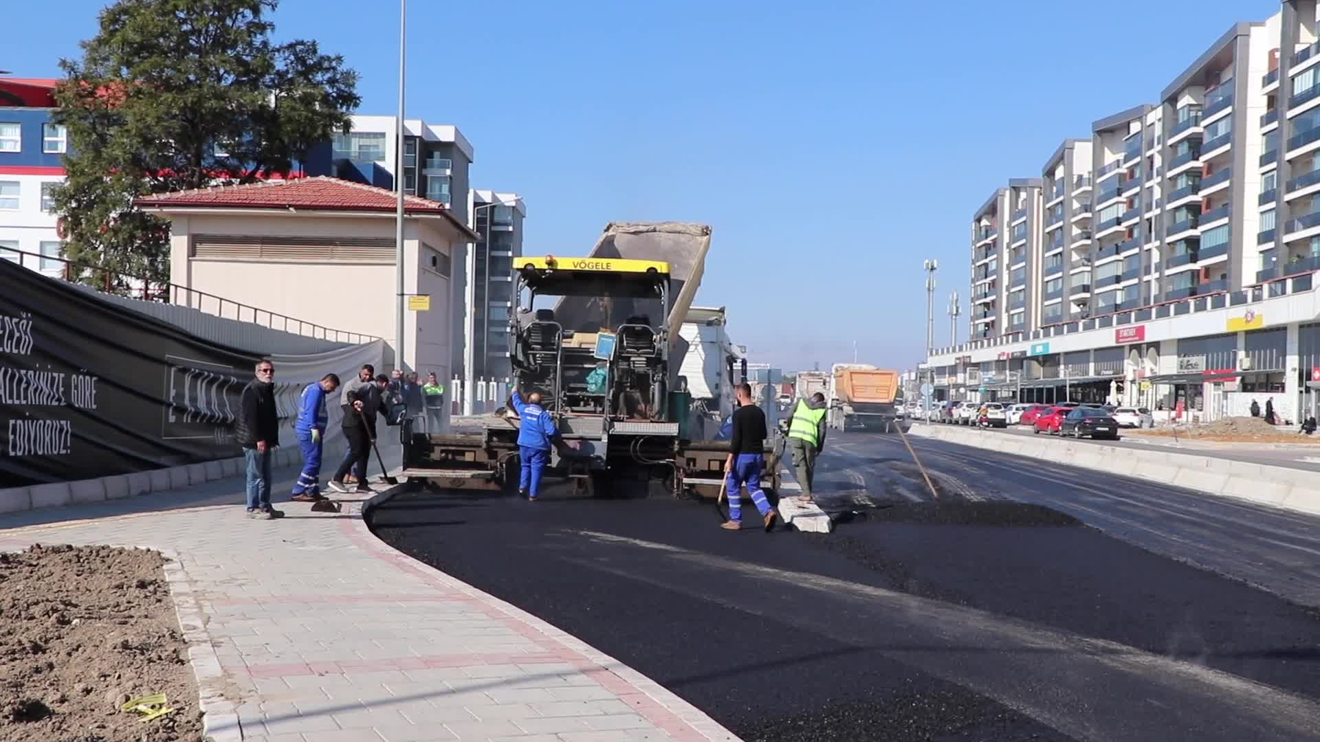 İzmir Büyükşehir Belediyesi Eski Havaalanı Caddesi’ni yenileyerek hizmete aldı