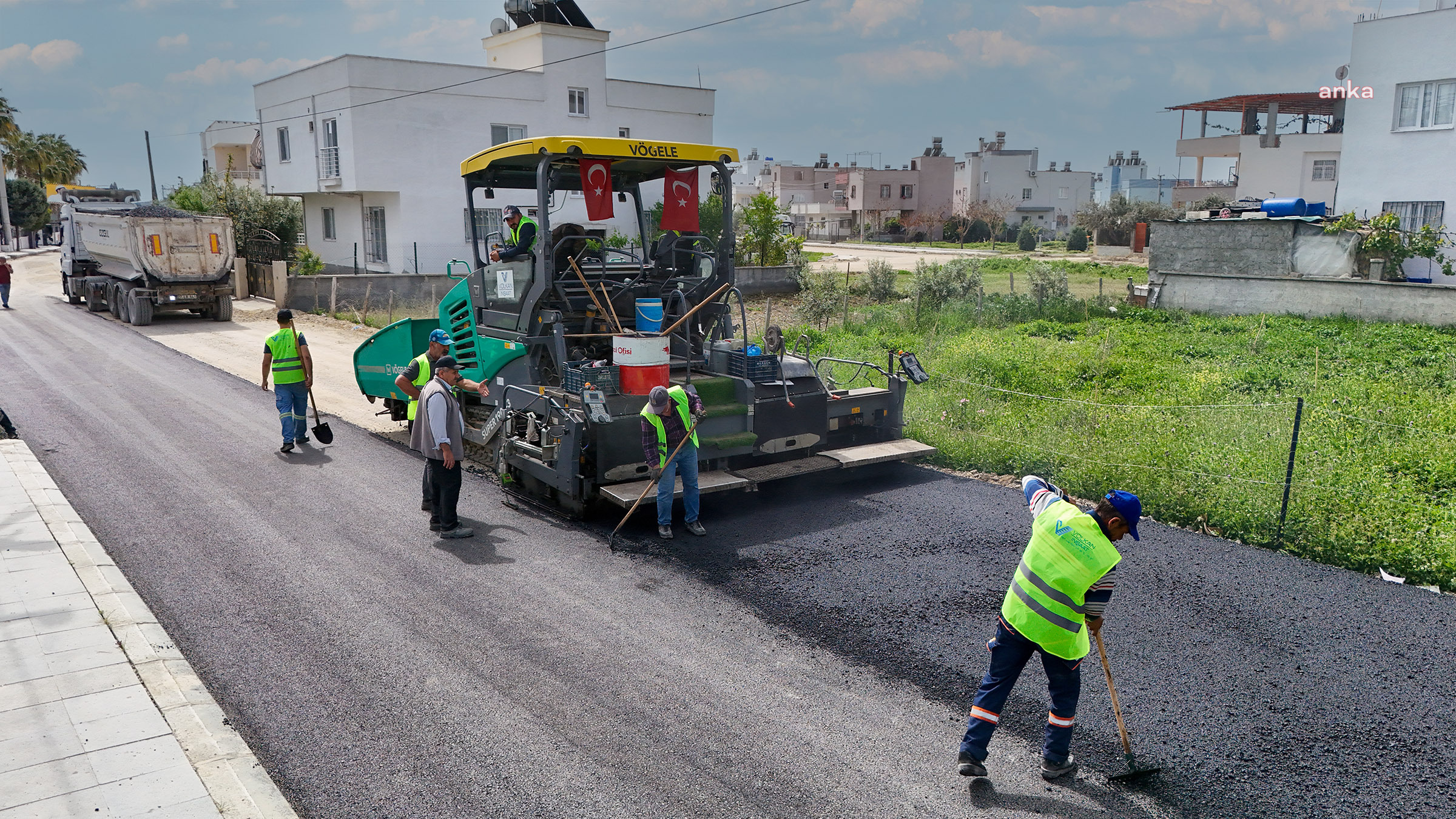Tarsus Belediyesi, yol yapım çalışmalarına devam ediyor