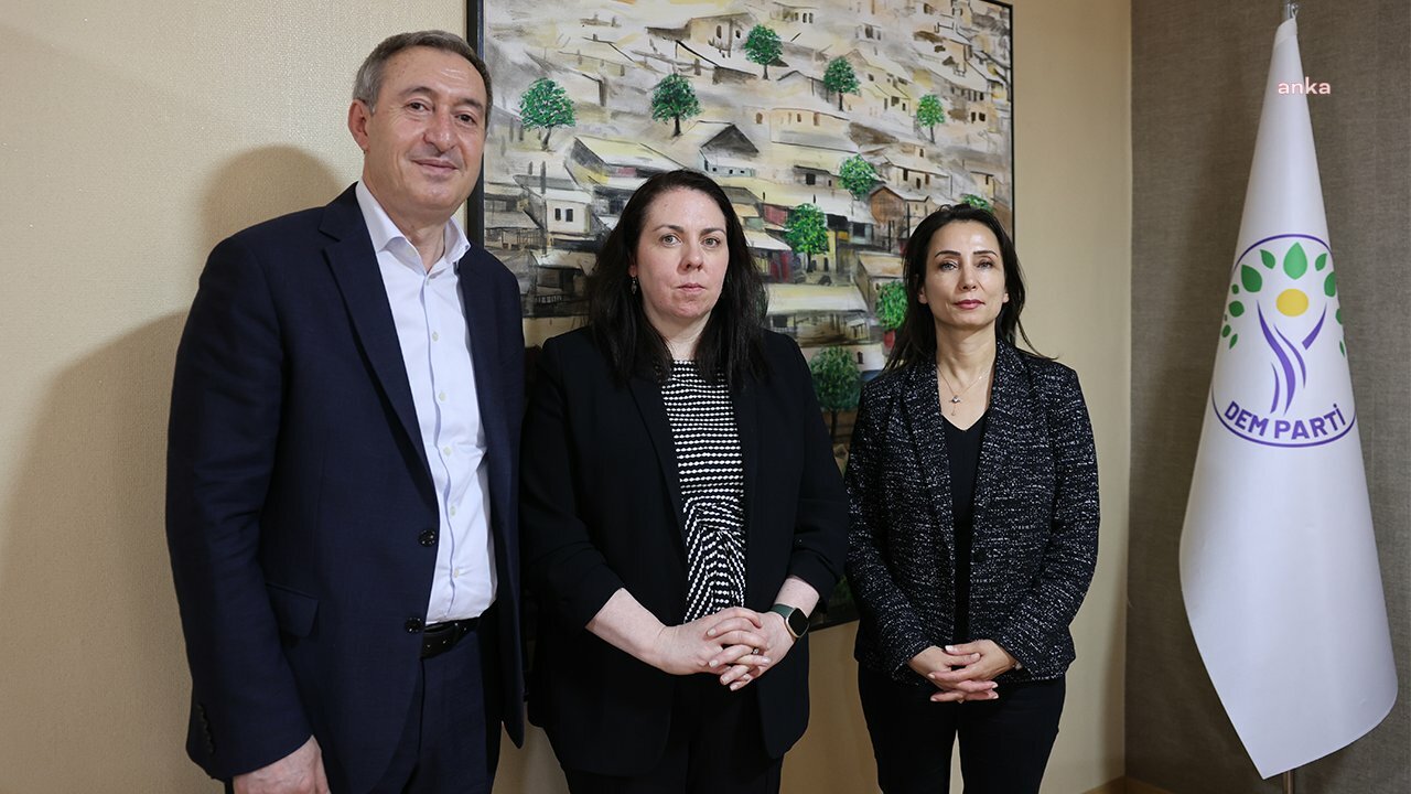 İrlanda Büyükelçisi Brosnan, DEM Parti Eş Genel Başkanları ile görüştü