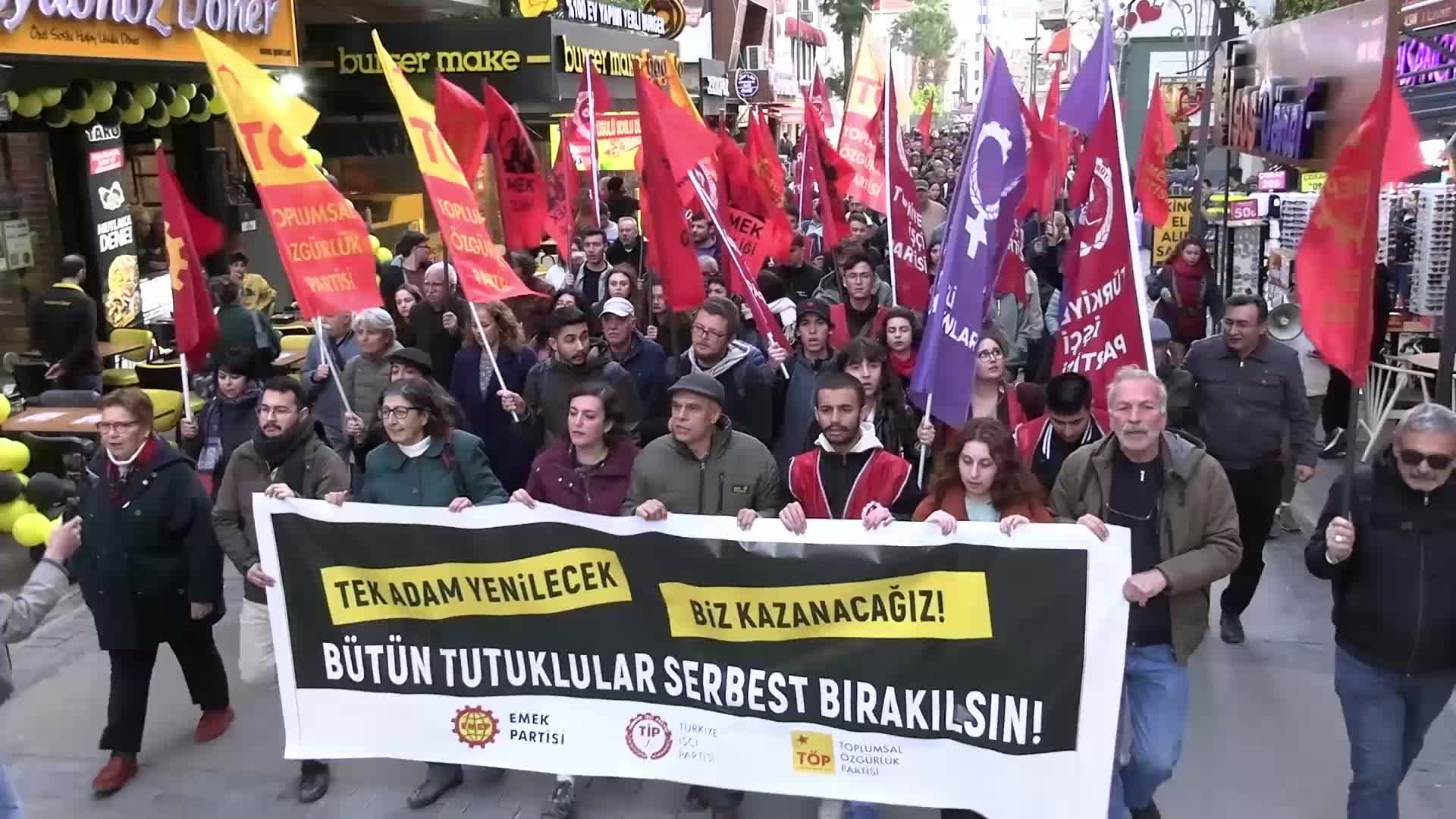İzmir’de TİP, EMEK Partisi ve TÖP’ten ortak açkıklama: “Bu direniş büyüyecek”