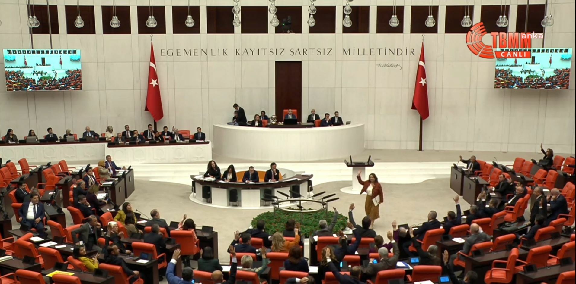TBMM Genel Kurulu'nda İklim Kanunu görüşmeleri... CHP'li Süllü: İthalat faturasının ve iklim felaketlerinin bedelini yine halk ödeyecek