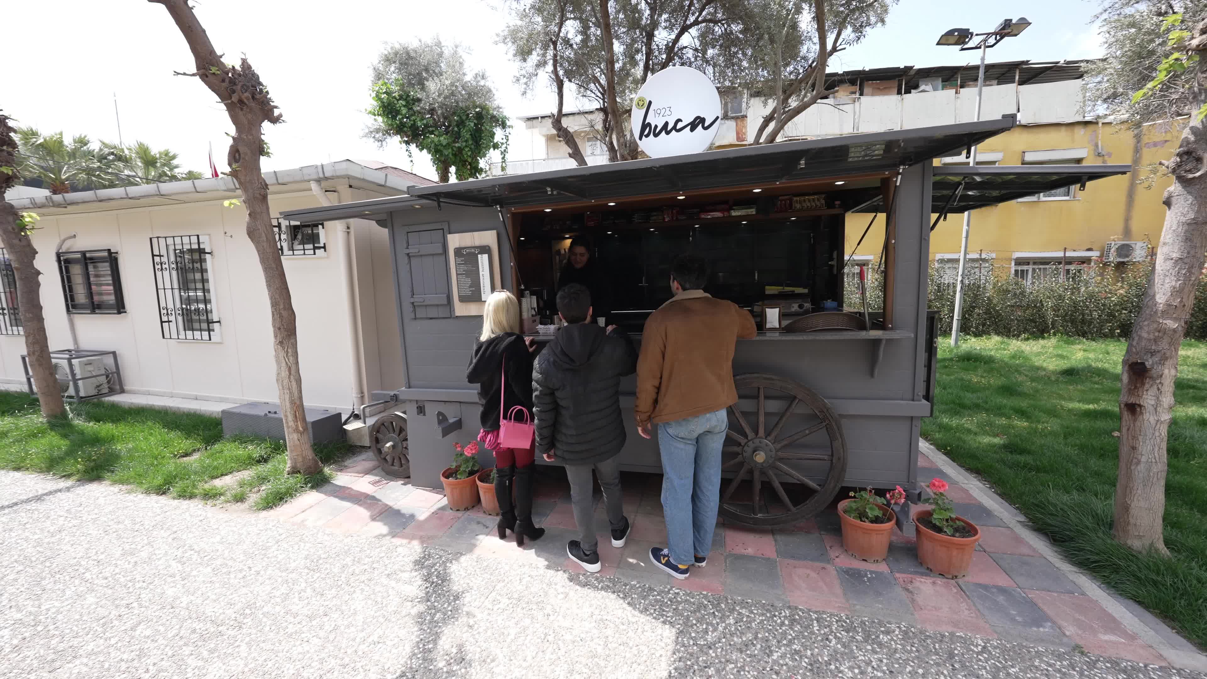 Buca’da sosyal yaşama destek... “Buca1923 Fayton Kafe” hizmete başladı