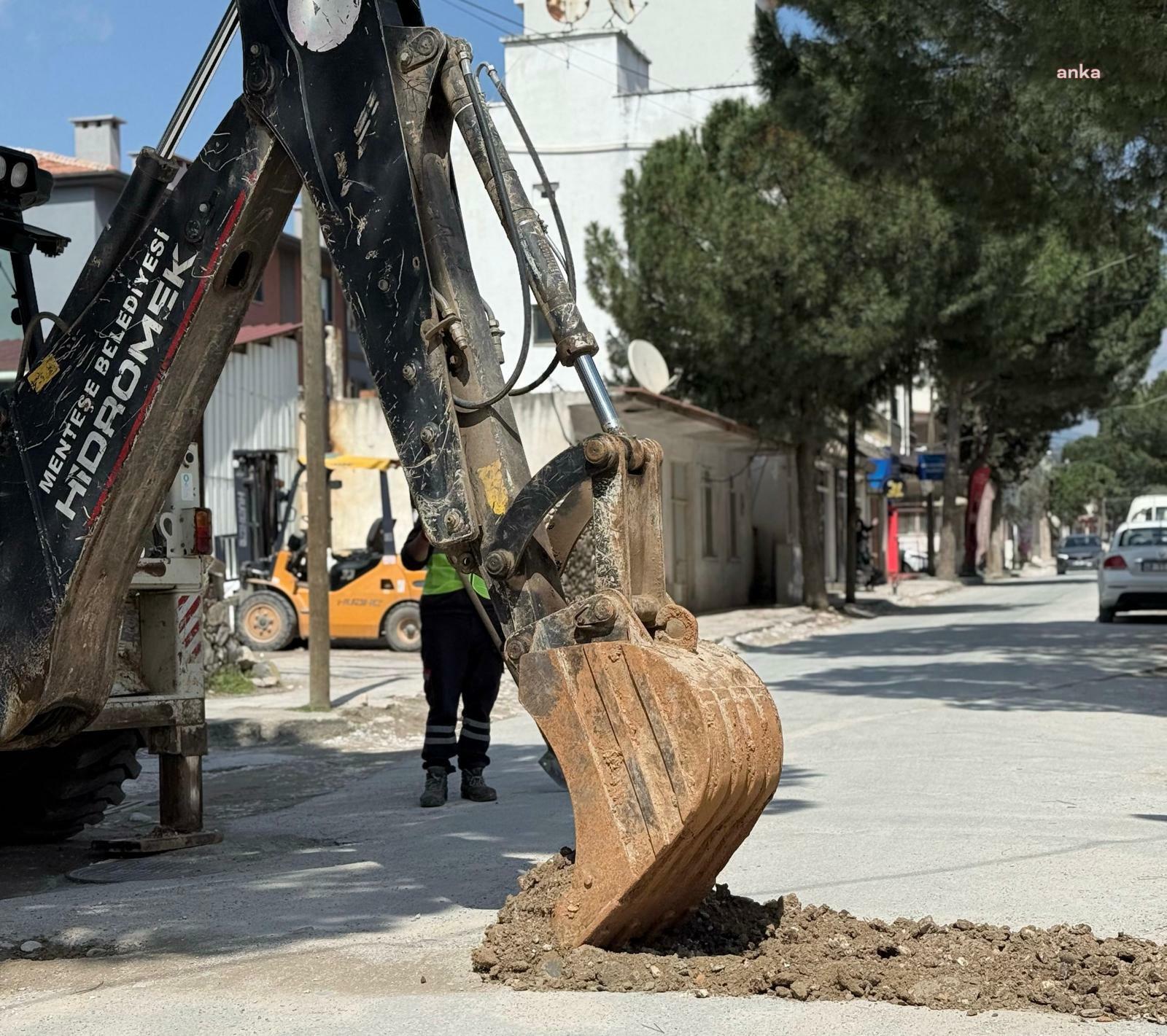 Menteşe Belediyesi, Bayır Mahallesi'nde yol yenileme ve kaldırım tamirat çalışmalarını sürdürüyor