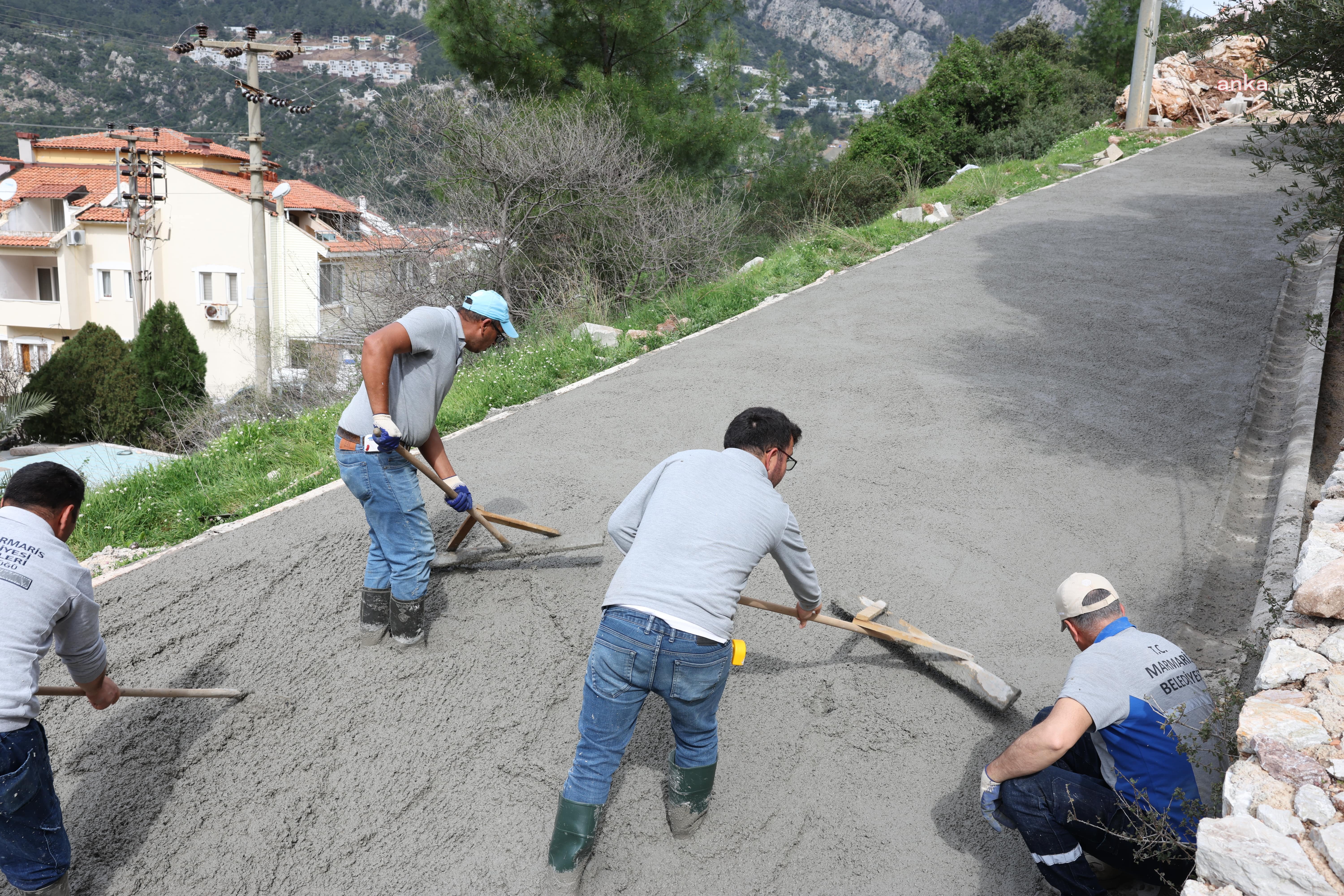 Marmaris Belediyesi yol çalışmalarına devam ediyor