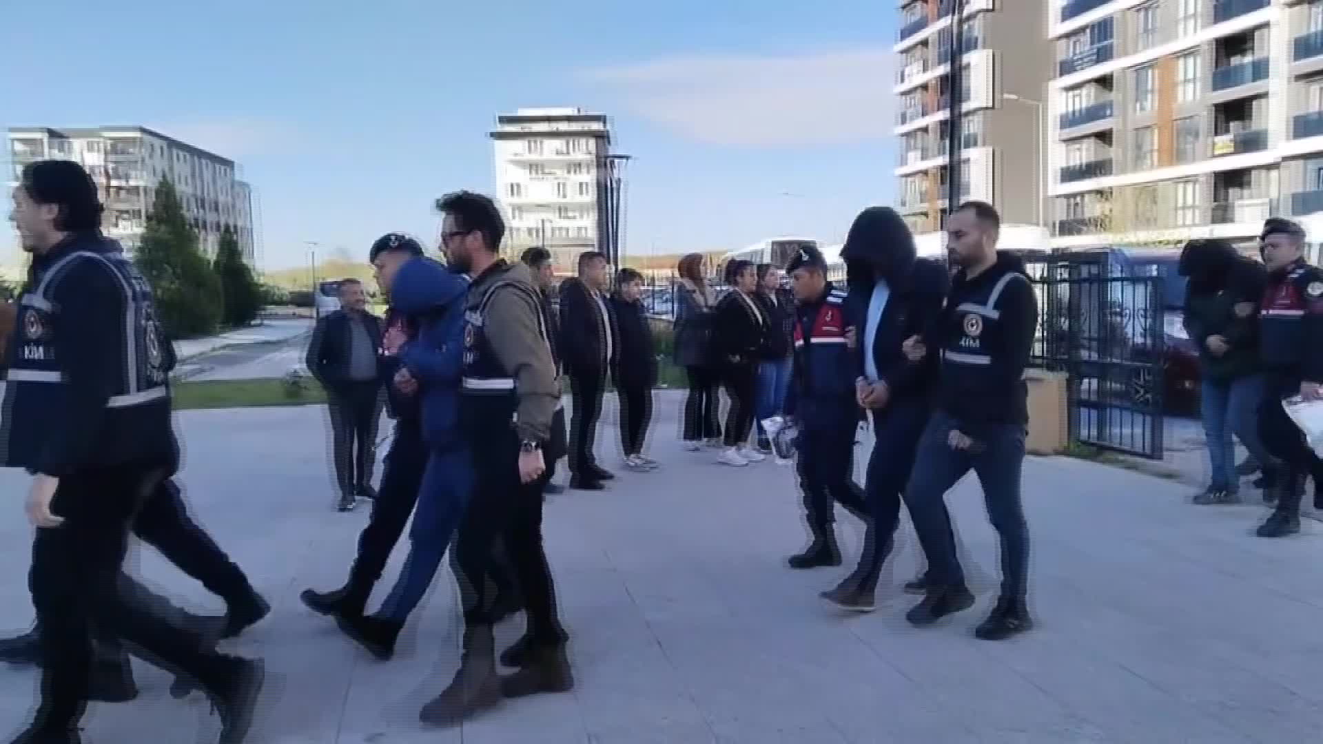 Edirne’de gözaltına alınan 38 gümrük memuru adliyeye sevk edildi