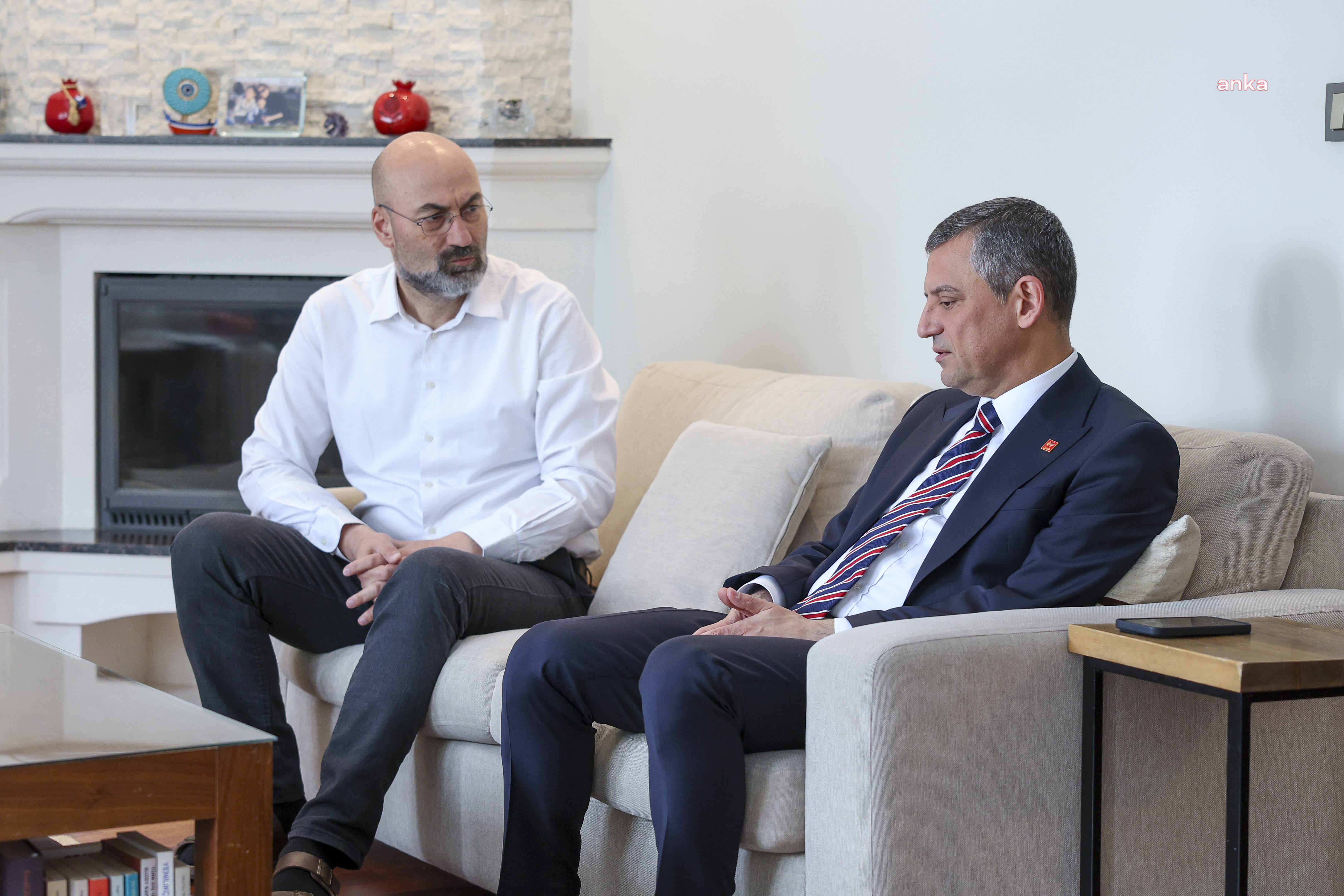 Özgür Özel, annesini kaybeden Fethi Açıkel’e taziye ziyaretinde bulundu