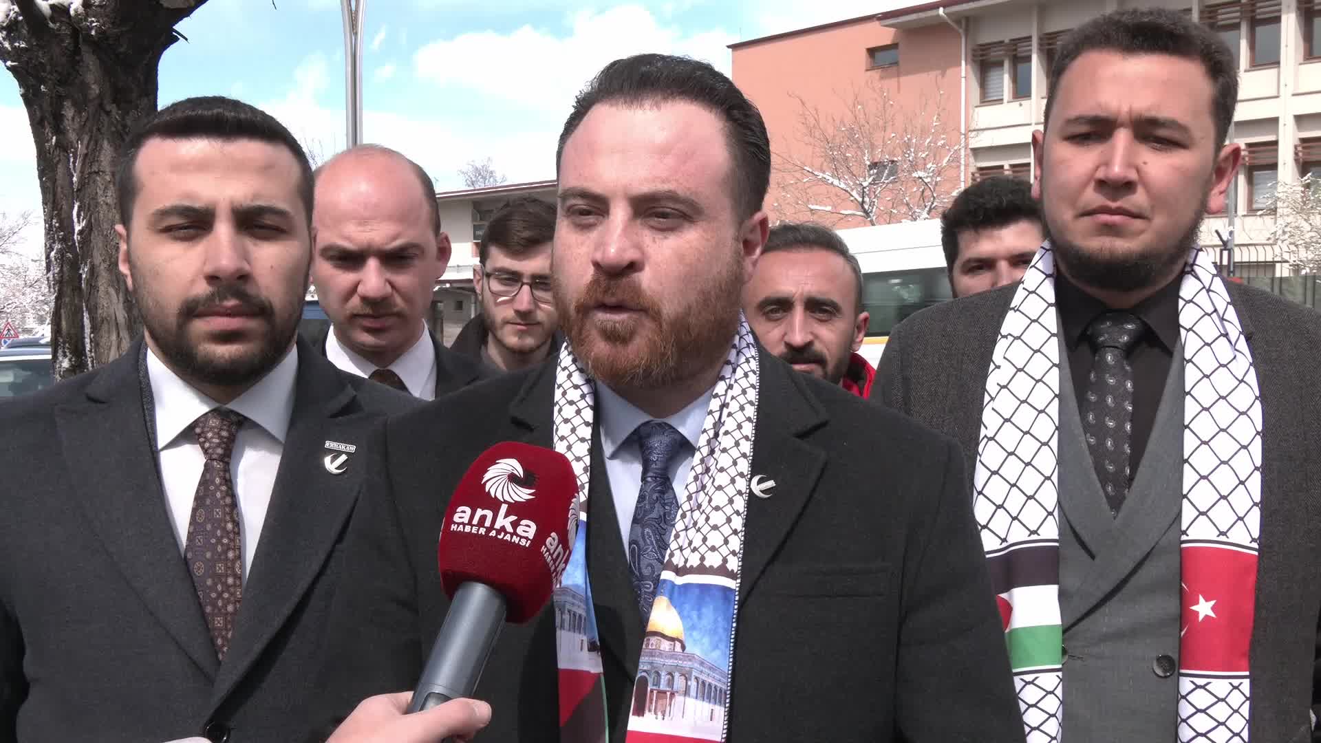 Yeniden Refah Partili gençler Filistin'e gitmek için dilekçe verdi: ''Gönüllü olarak, Gazze'de silah altında görev yapmak için buradayız''