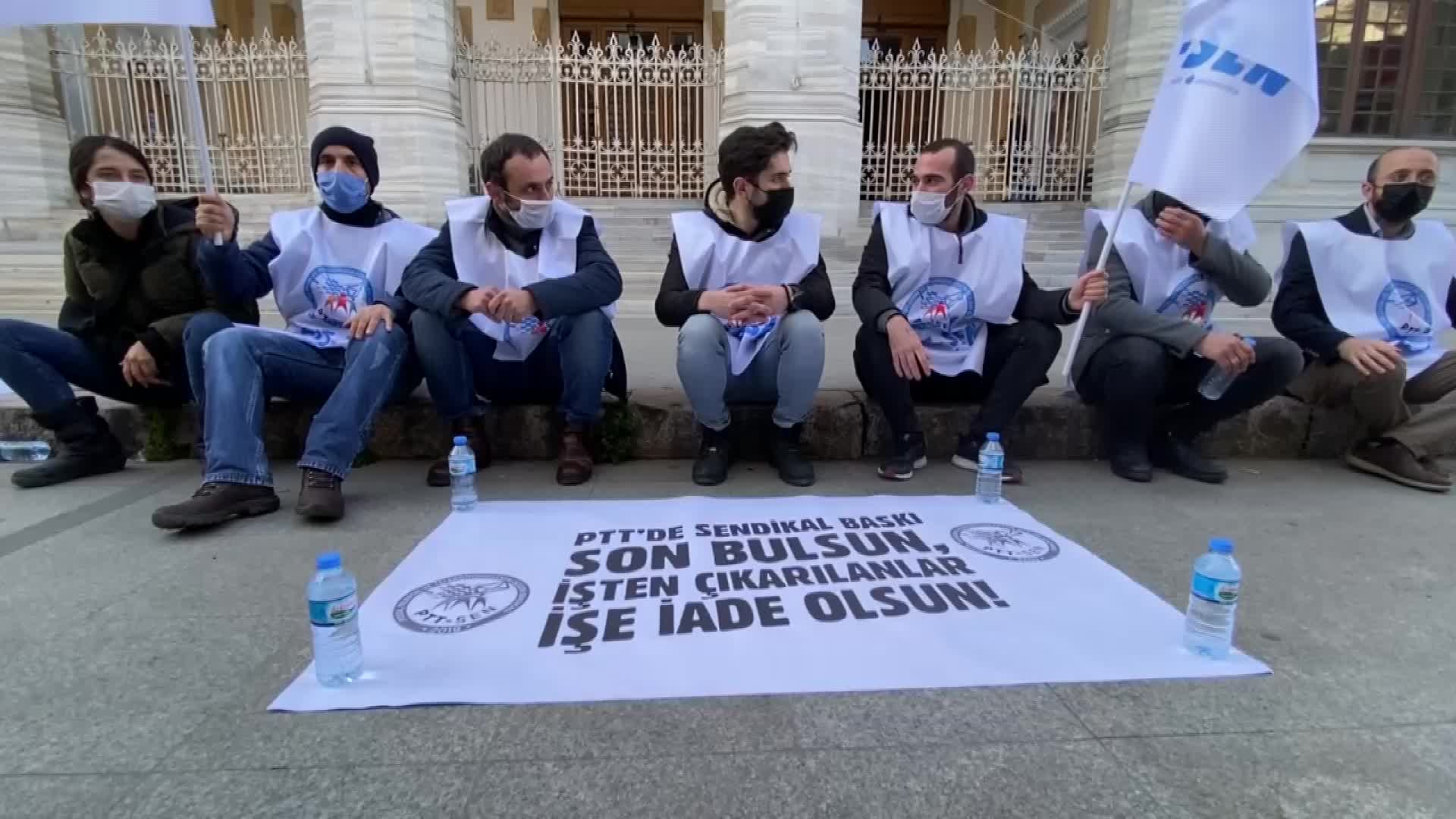 SENDİKALI OLDUKLARI GEREKÇESİYLE İŞTEN ÇIKARILAN TAŞERON PTT İŞÇİLERİ 3 İLDE OTURMA EYLEMİ BAŞLATTI