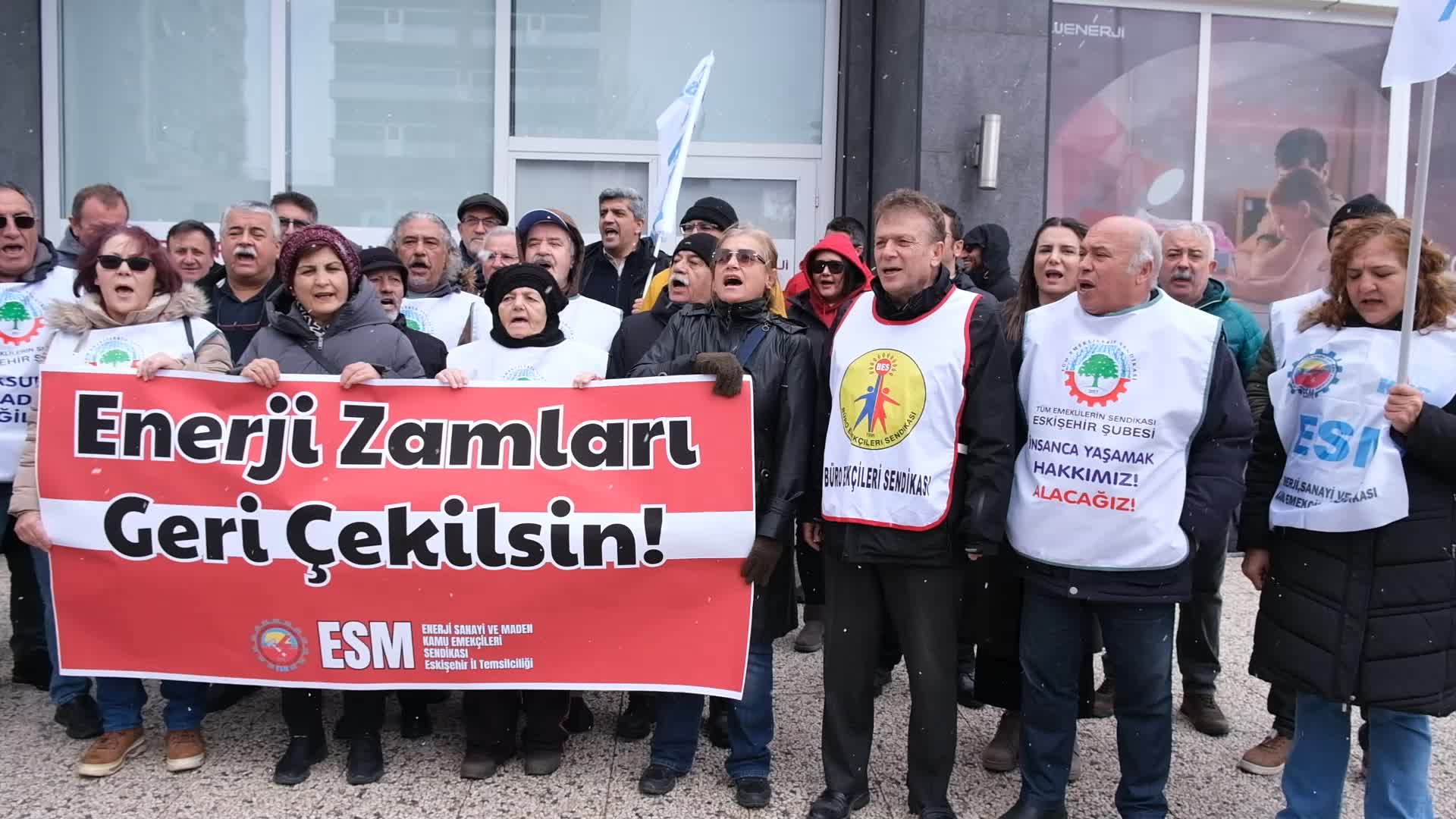 Yüzde 25 elektrik zammı Eskişehir’de protesto edildi: "Zammı bir an önce geri çekin"