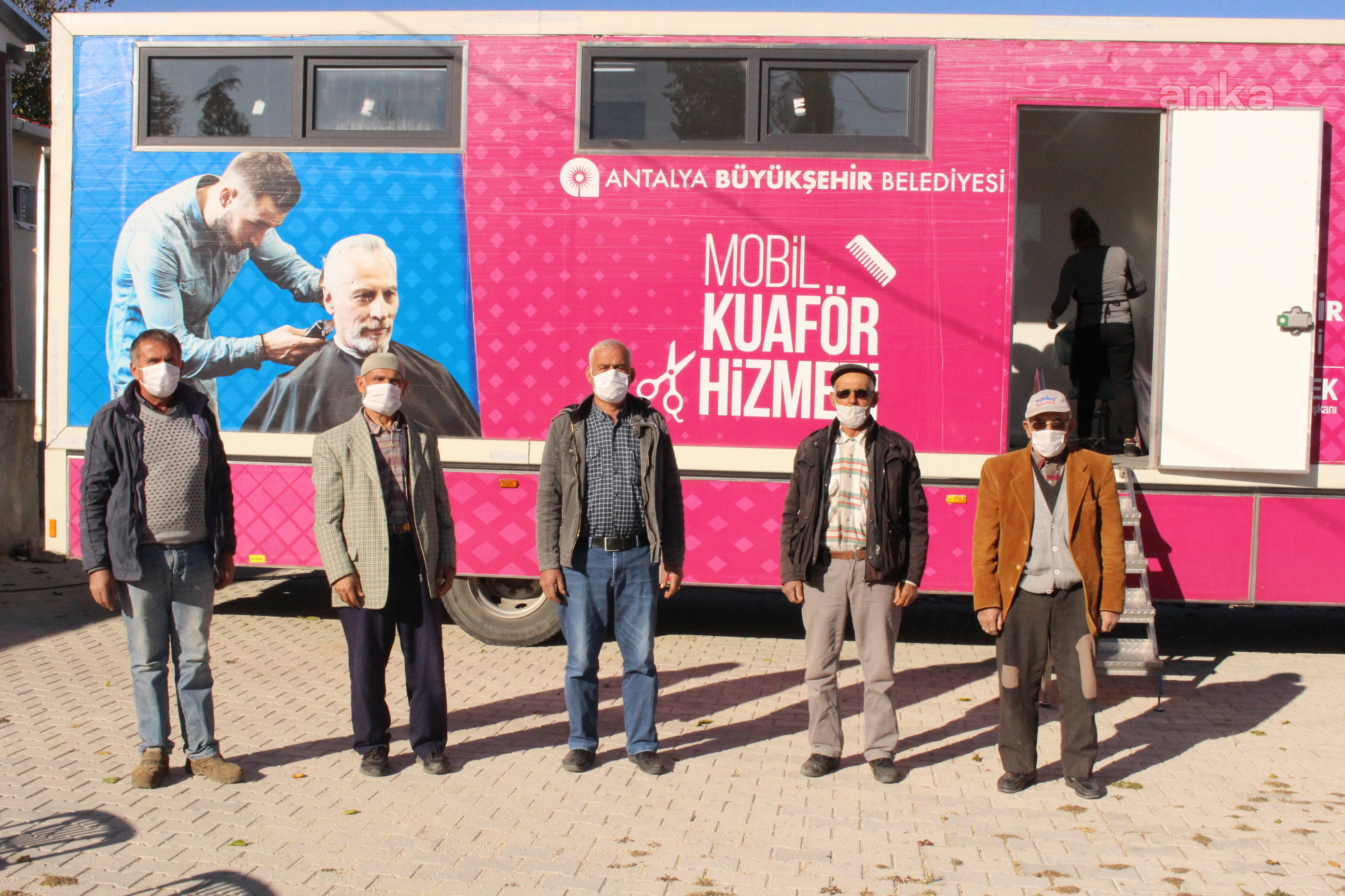ANTALYA BÜYÜKŞEHİR'İN MOBİL KUAFÖR TIR'I ELMALI VE KAŞ'TA HİZMET VERDİ