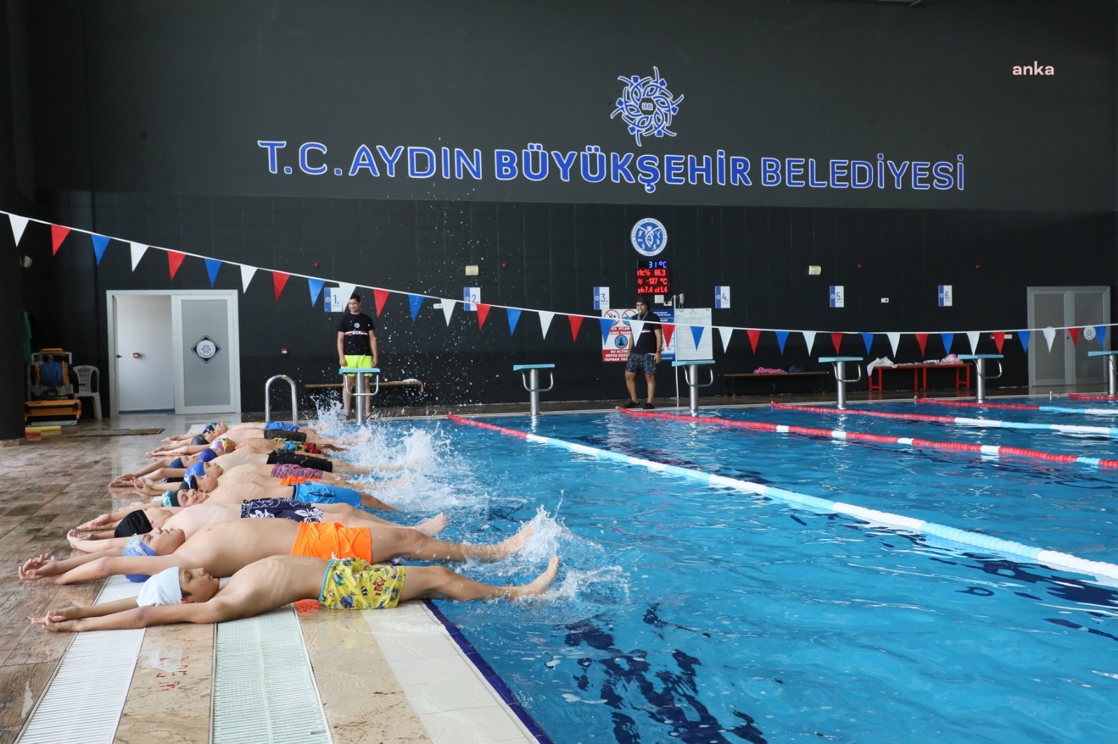 Aydın Büyükşehir Belediyesi, her yaştan öğrenciye desteğini sürdürüyor
