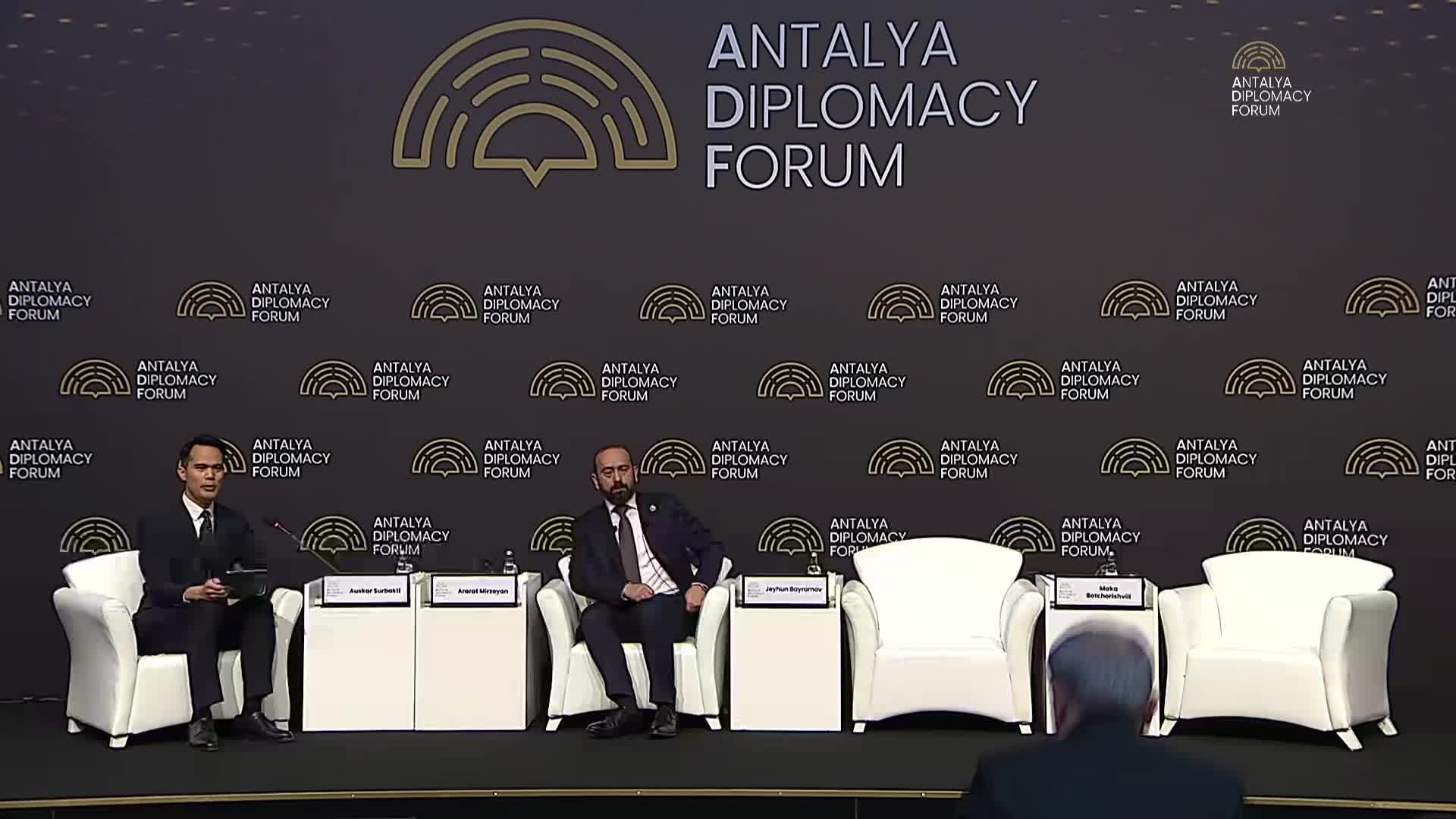 Azerbaycan Dışişleri Bakanı Bayramov: “Ermenistan Anayasası’nda da gerekli değişiklikler yapılacak, bu sayede topraklar üzerindeki hak iddiaları düzenlenmiş olacak''