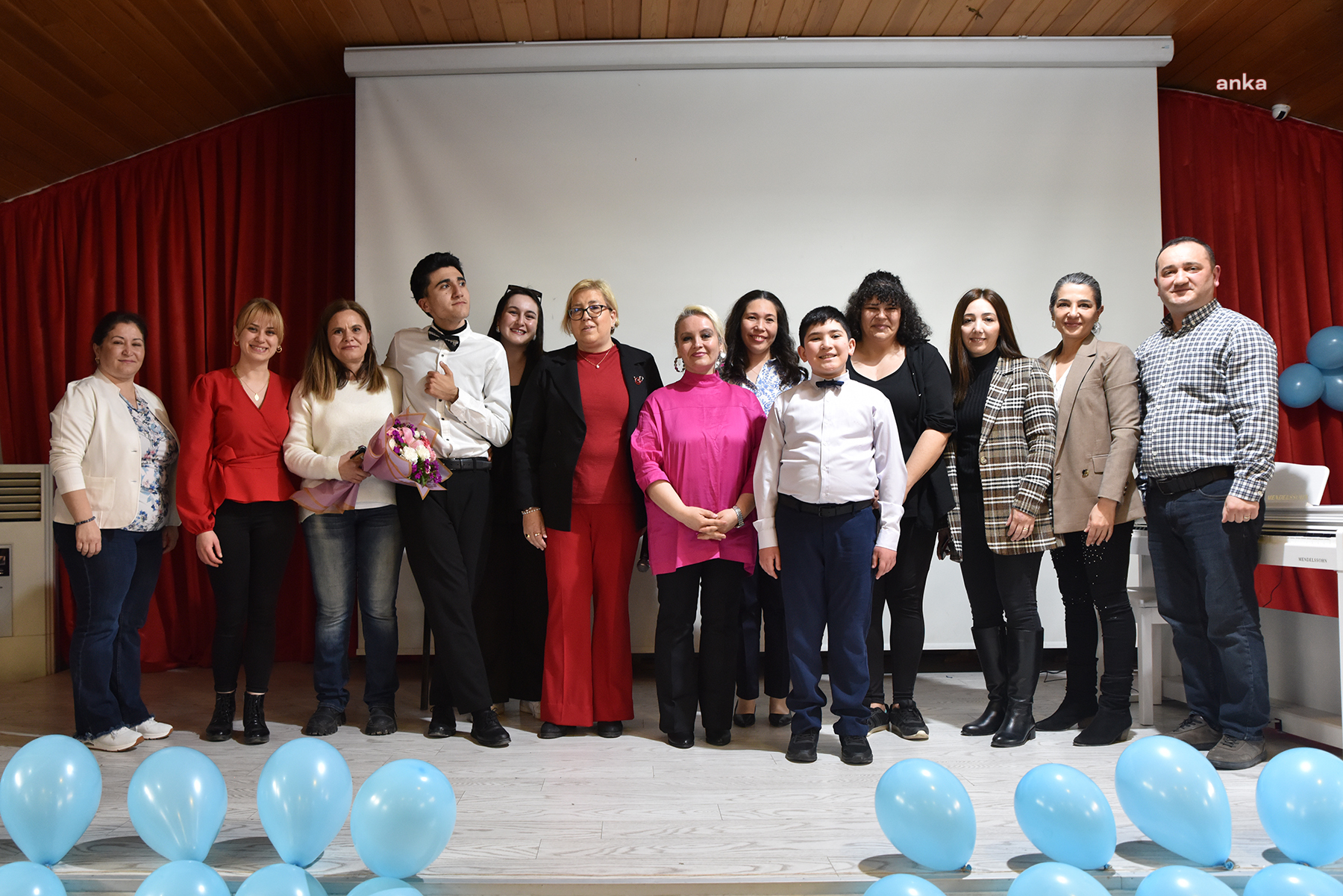 Dünya Otizm Farkındalık Günü dolayısıyla Tepebaşı'nda özel bireylerden özel resital