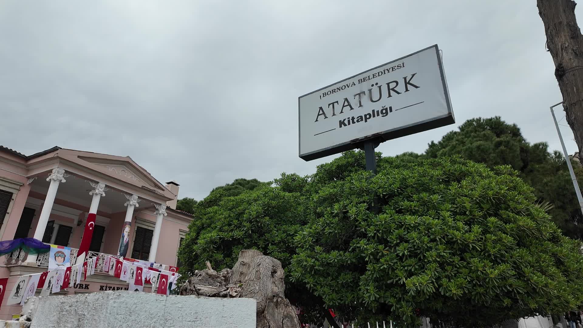 Çocuklar kitaplarla buluştu: Bornova’da 61. Kütüphane Haftası Şenliği kutlandı