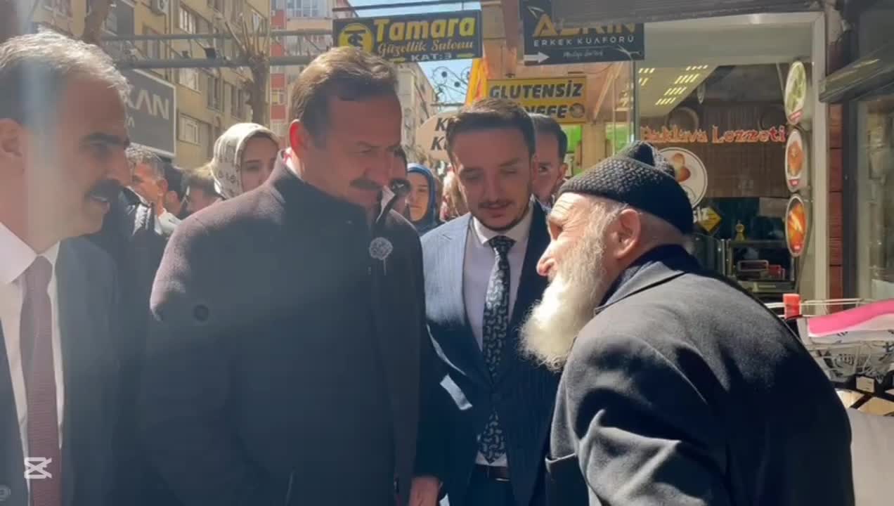 Anahtar Parti Genel Başkanı Ağıralioğlu'na dert yanan vatandaş: "90 yaşındayım kirayı ödeyemiyoruz, bizlere sahip çıkın"