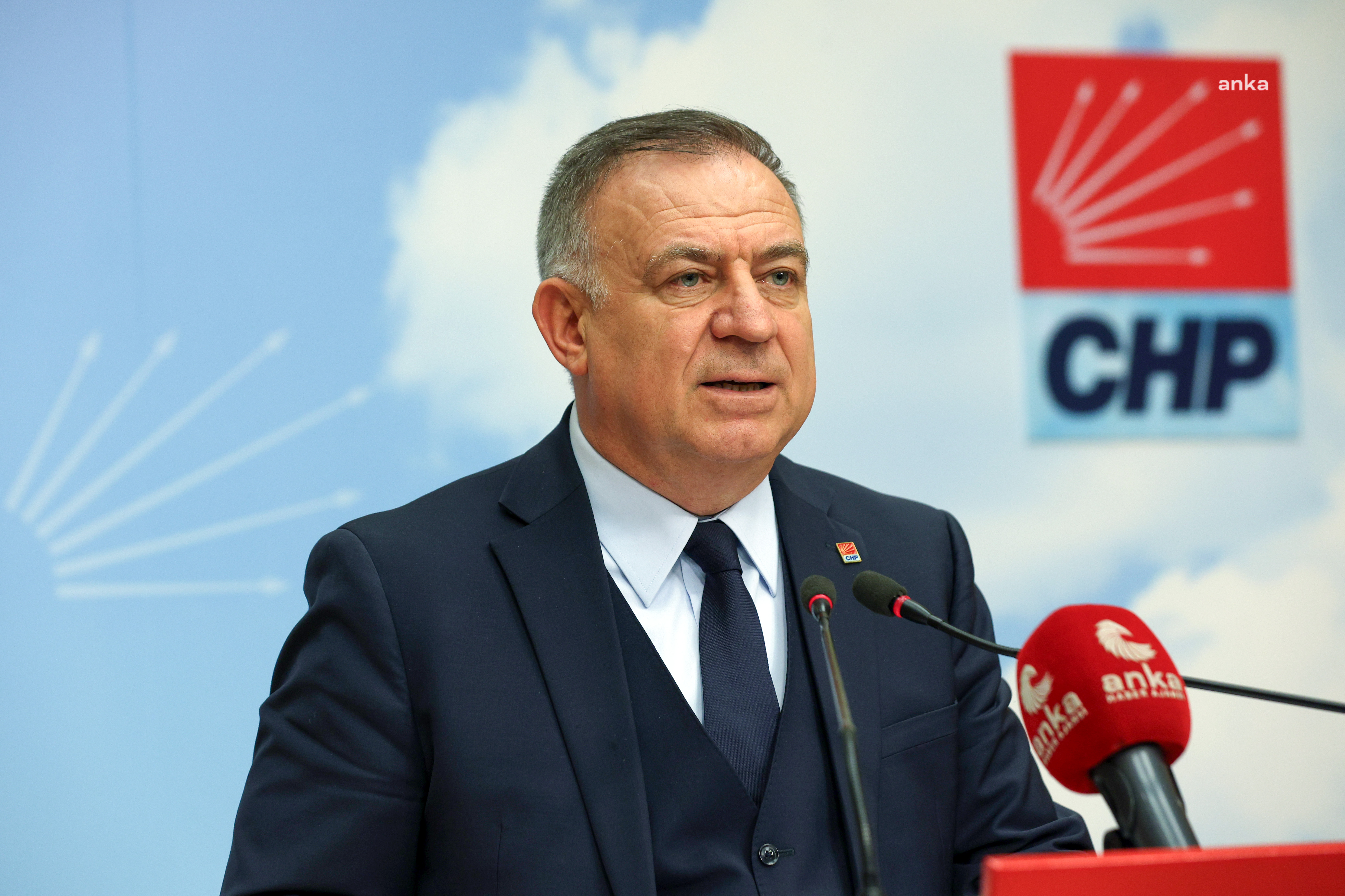 CHP'li Zeybek'ten İBB bürokratlarının farklı cezaevlerine sevkine tepki: "İktidarın, muhalefeti susturmak için hukuku araç olarak kullanması kabul edilemez"